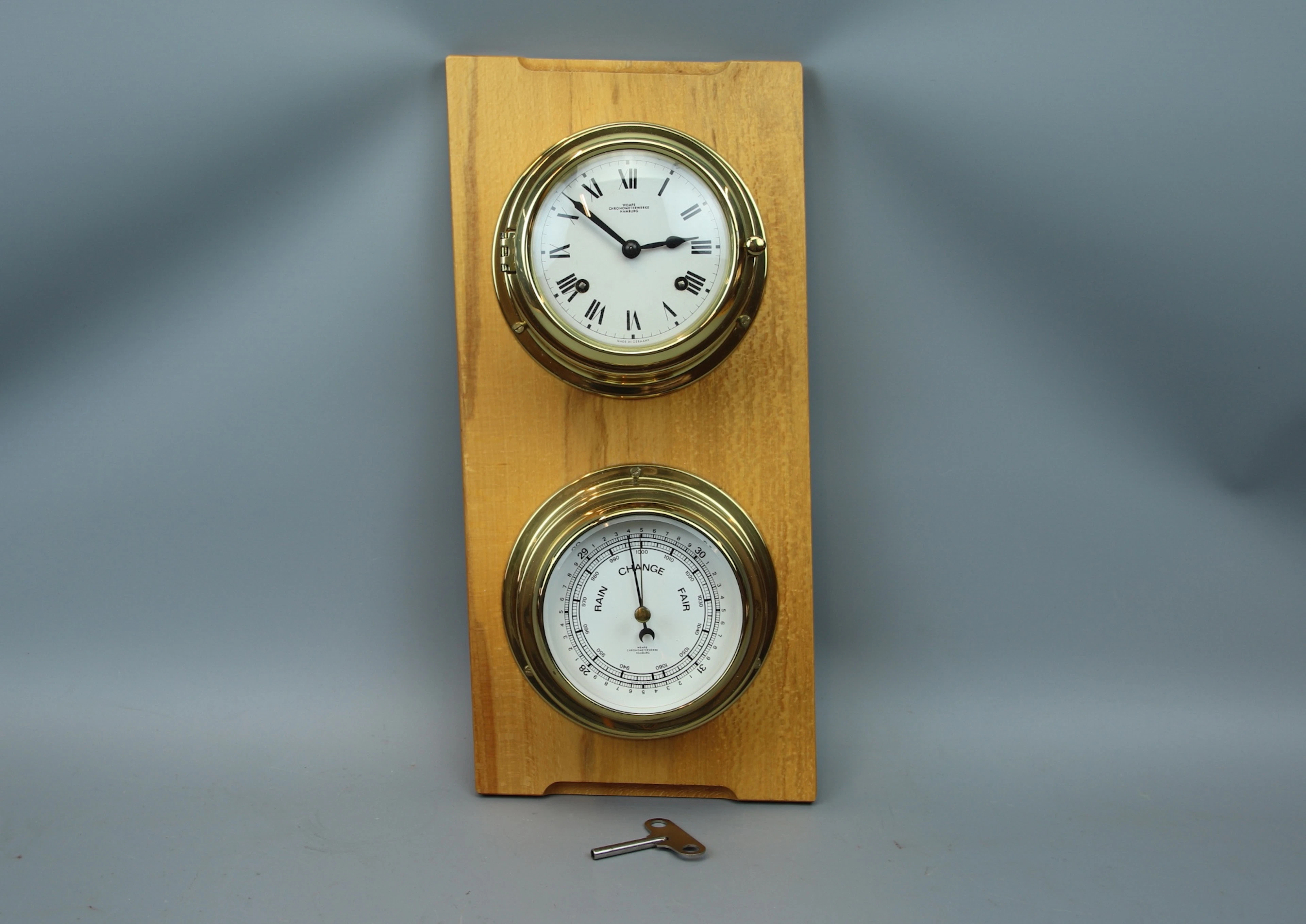 Barometro e orologio, ottone/legno, Wempe Chronometerwerke, Amburgo.