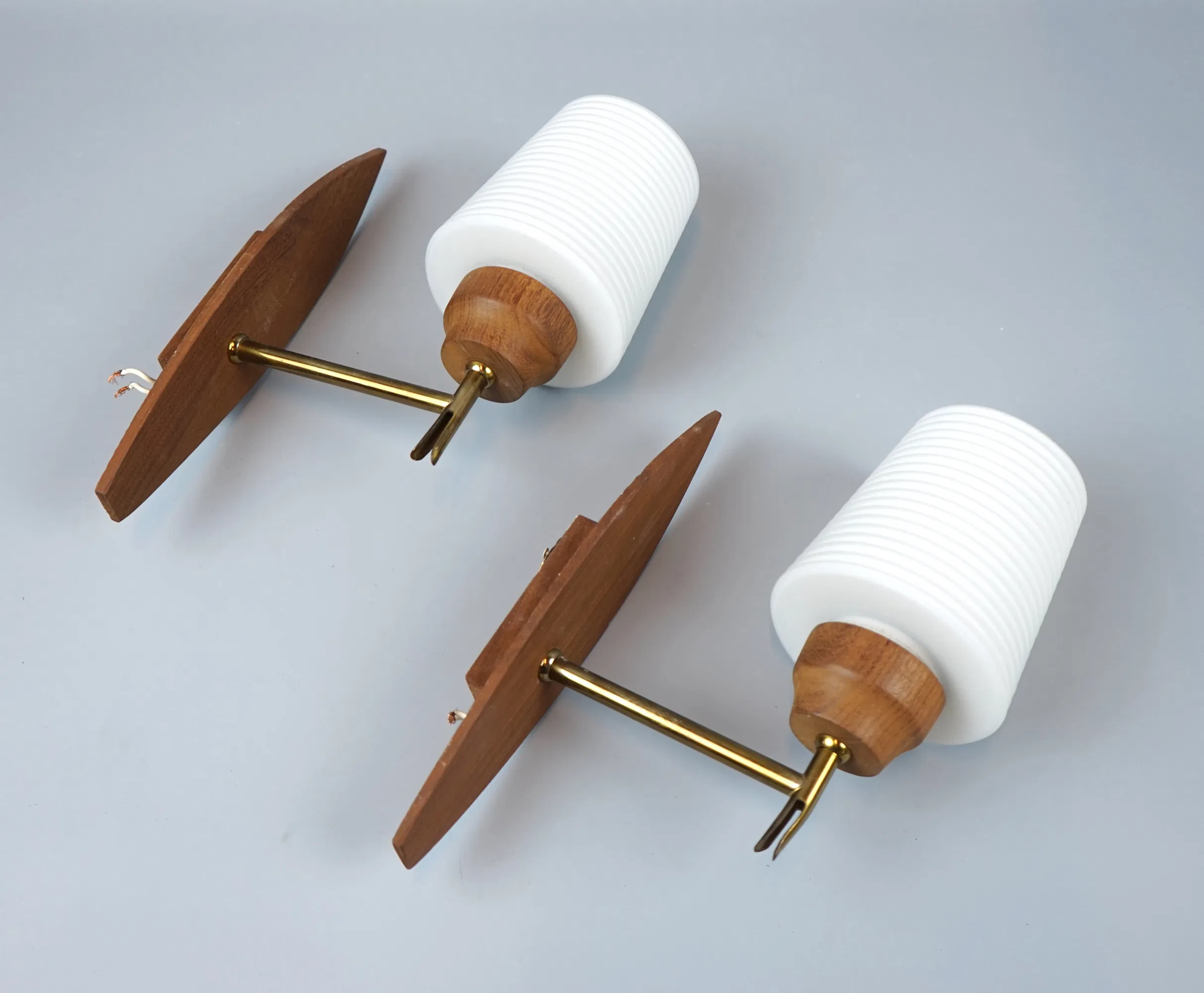 Wall lamps, a pair, glass/teak.