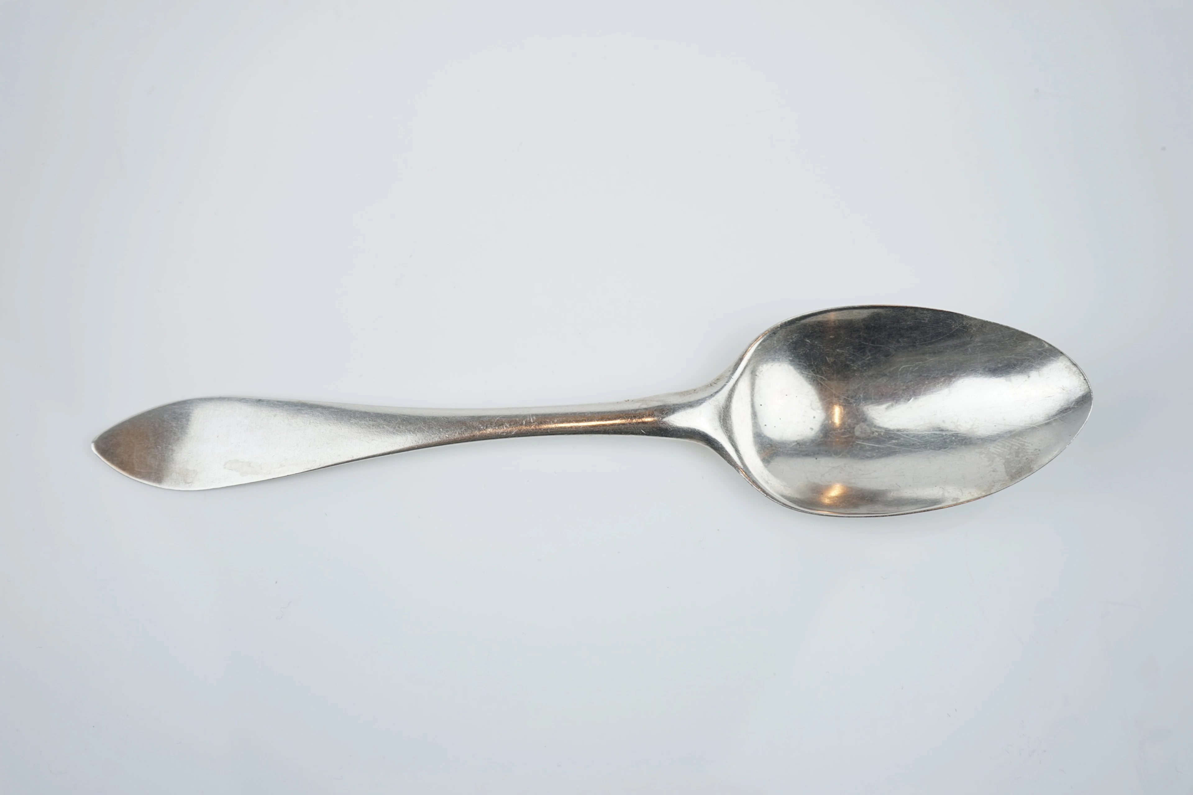 Lars Hackzell, (Arboga/Strängnäs), un cucchiaio, argento, metà del 1700.