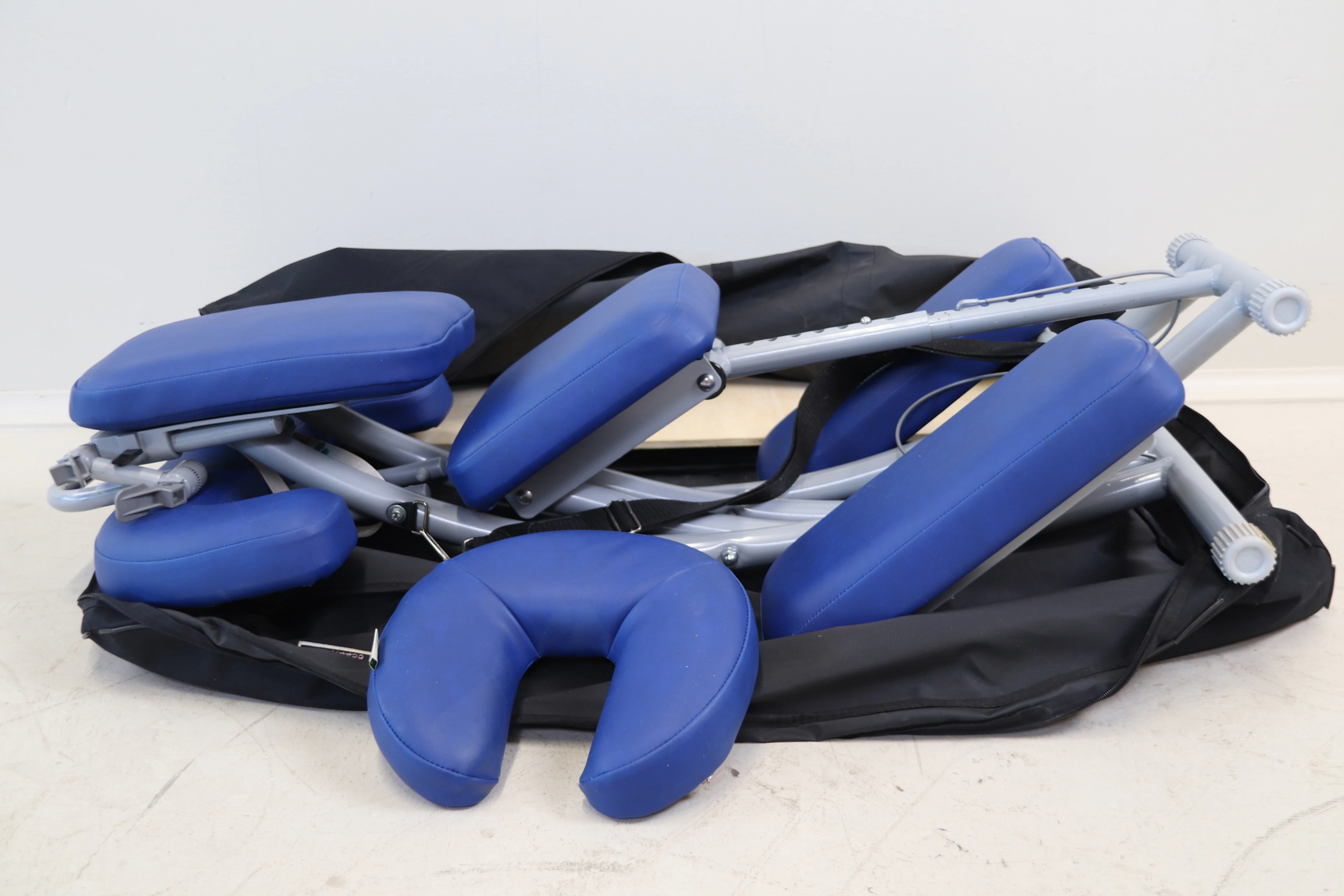 Fauteuil de massage, pliable, métal/cuir synthétique, et sac sur roues, écopostural.