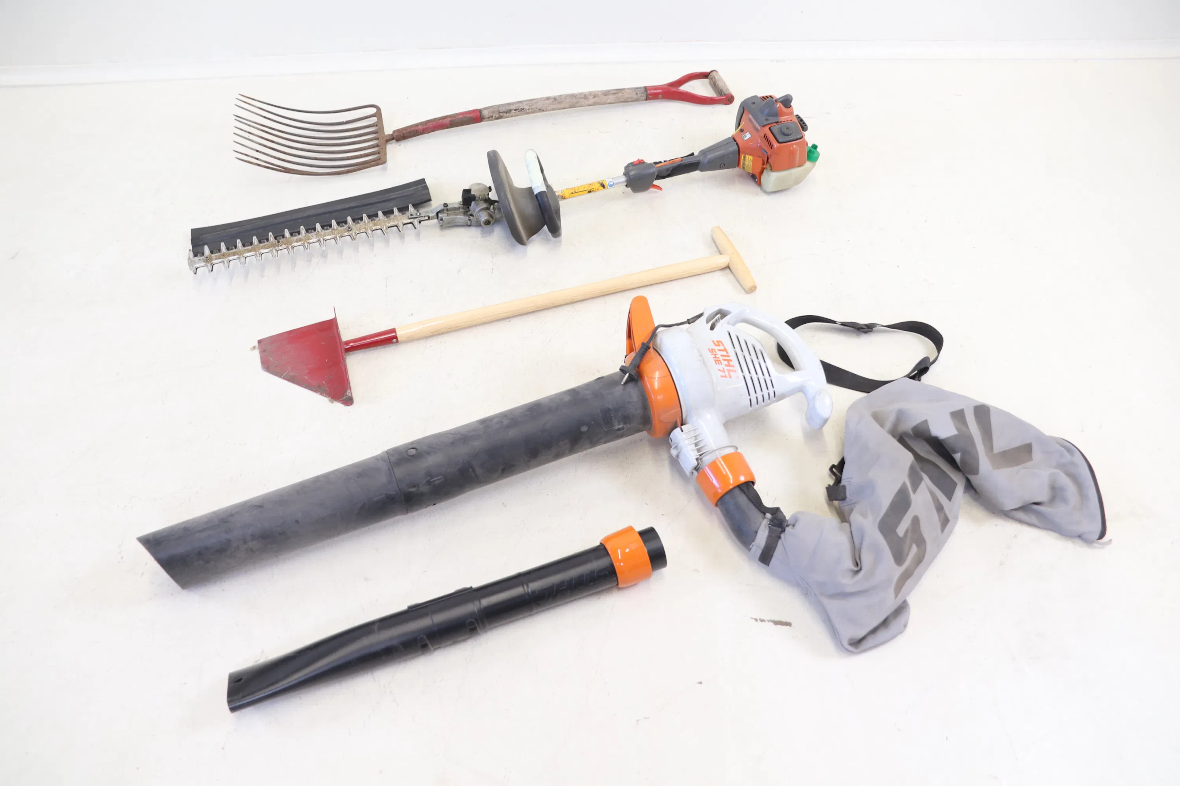 Attrezzi da giardino, 4 pezzi, tra cui Husqvarna e Stihl.