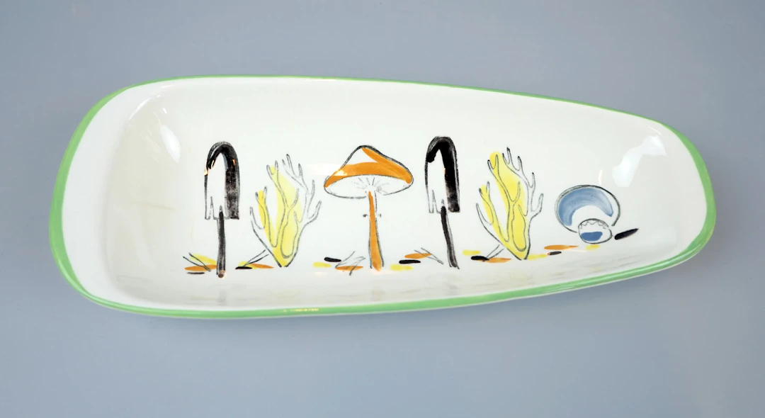 Berit Ternell, a ceramics dish, "Mykolo", Uppsala-Ekeby, Gefle.