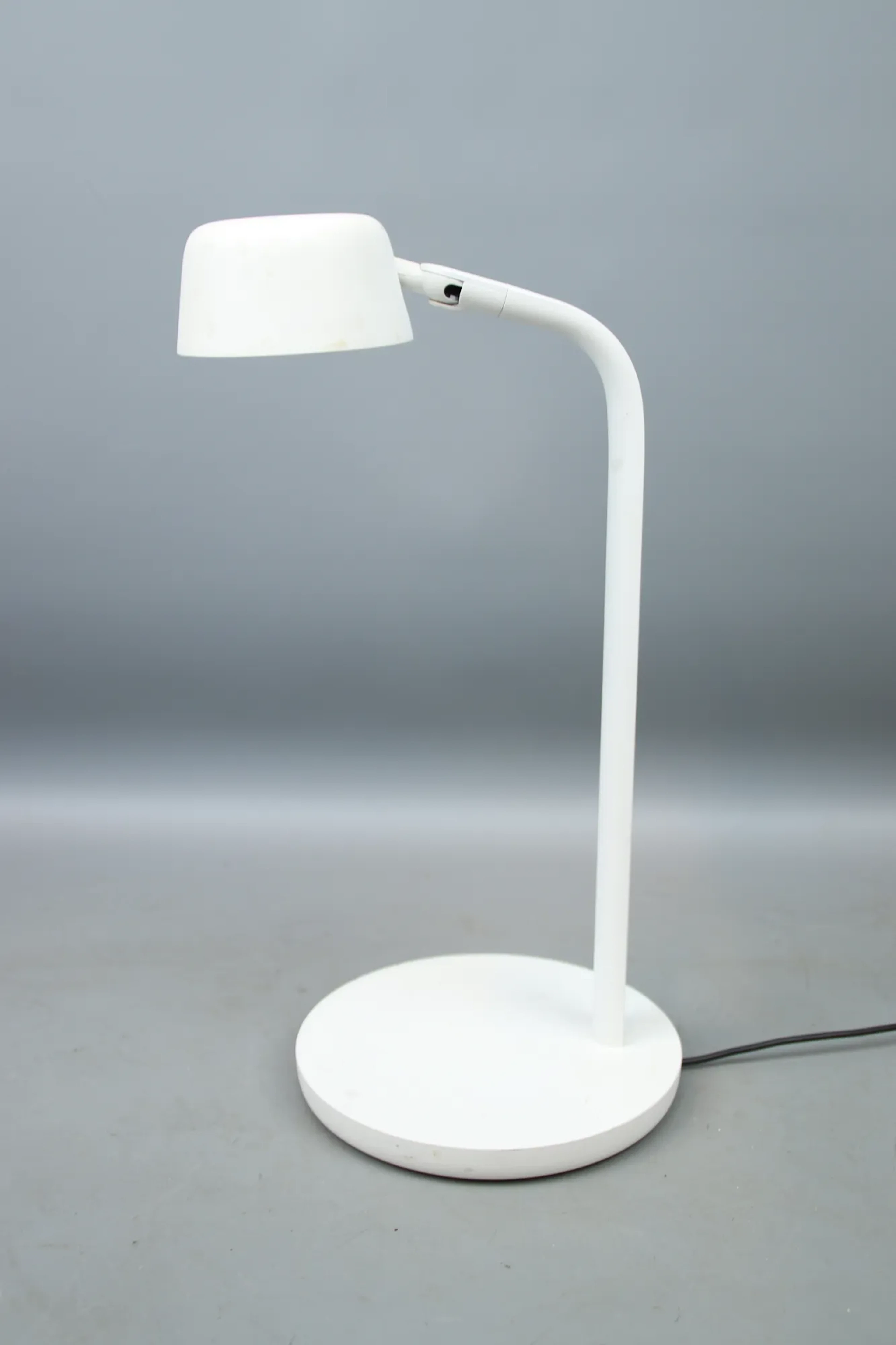 Lámpara de mesa, metal, pantalla ajustable, Motus Mini, Luxo.