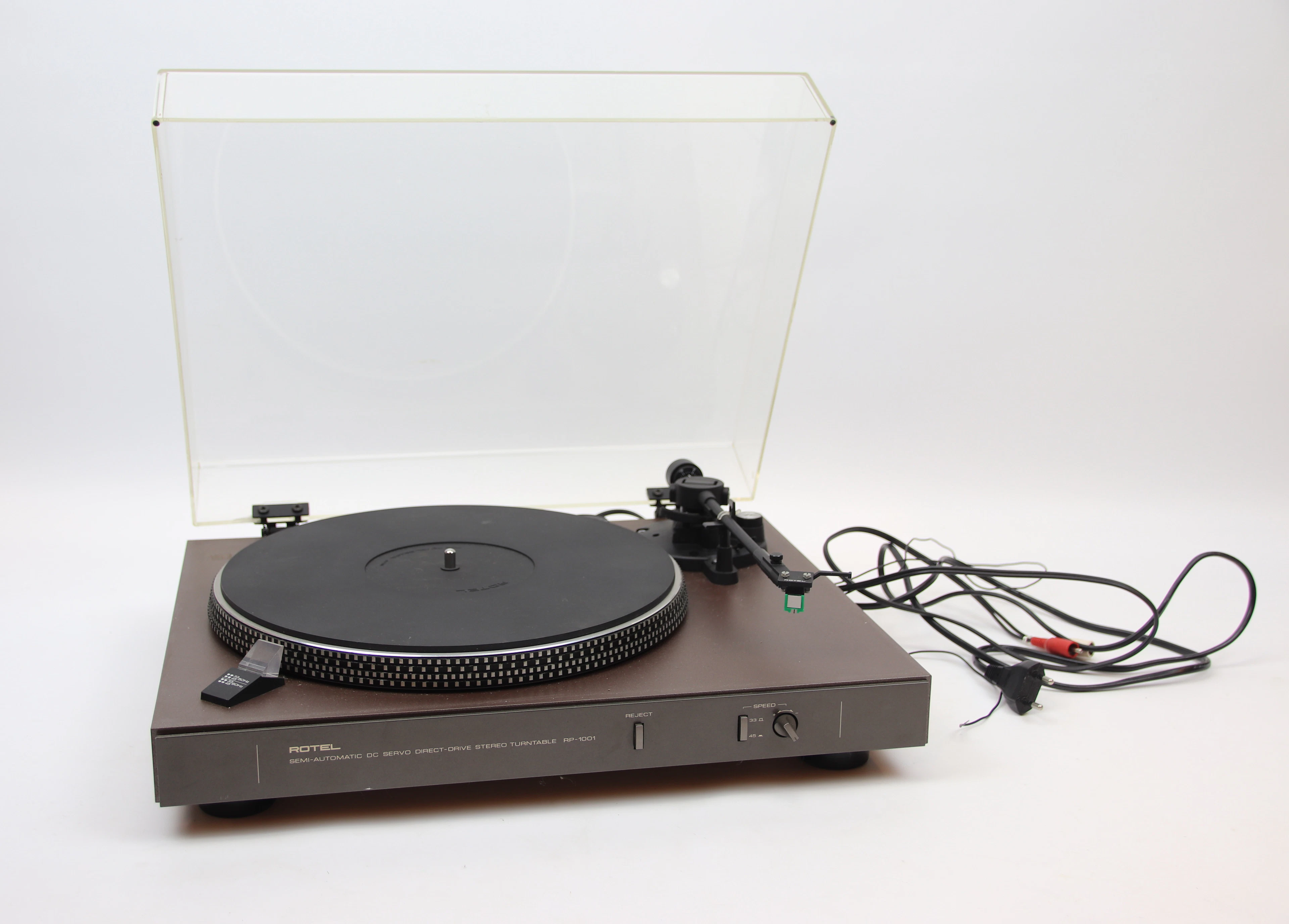 Tocadiscos, Rotel RP-1001.