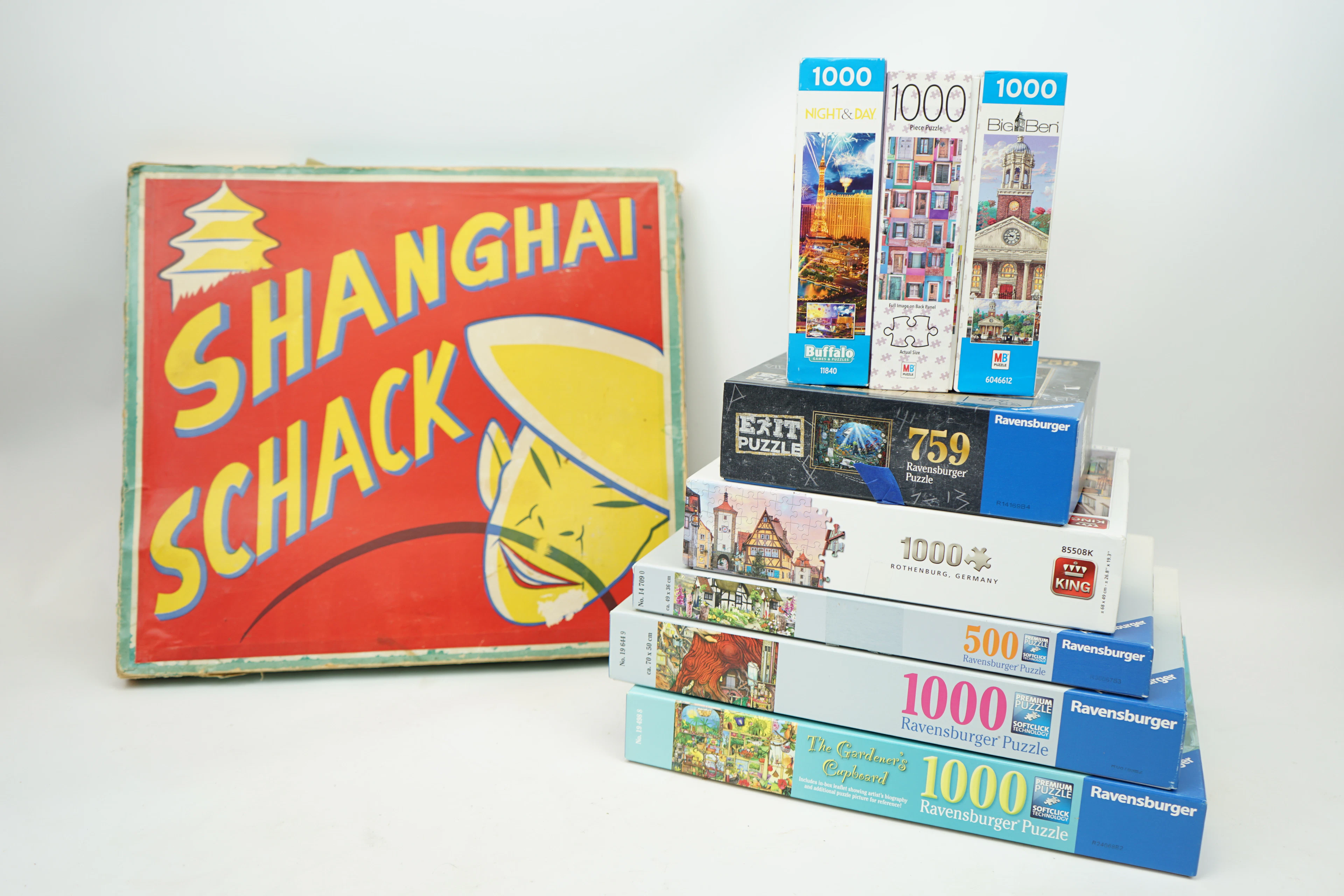 Puzzles, 8 pièces, et Échecs de Shanghai, y compris Ravensburger.