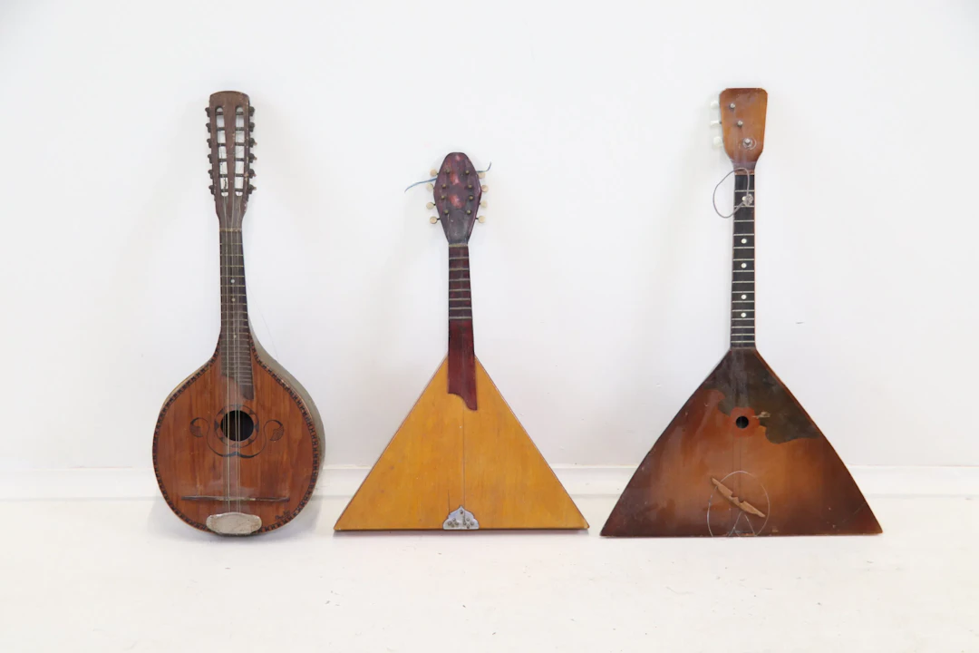 Mandolina y balalaika, 3 piezas.