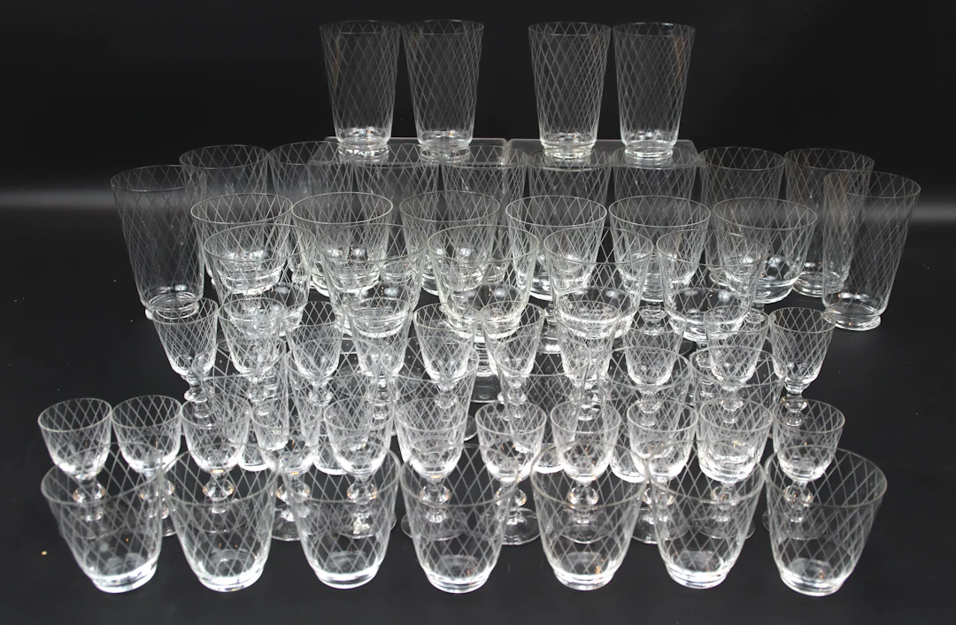 Vicke Lindstrand, un juego de cristal de 59 piezas, "Sickan", Kosta Boda.