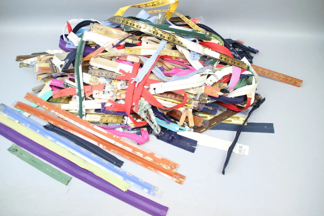 Zippers, one batch.