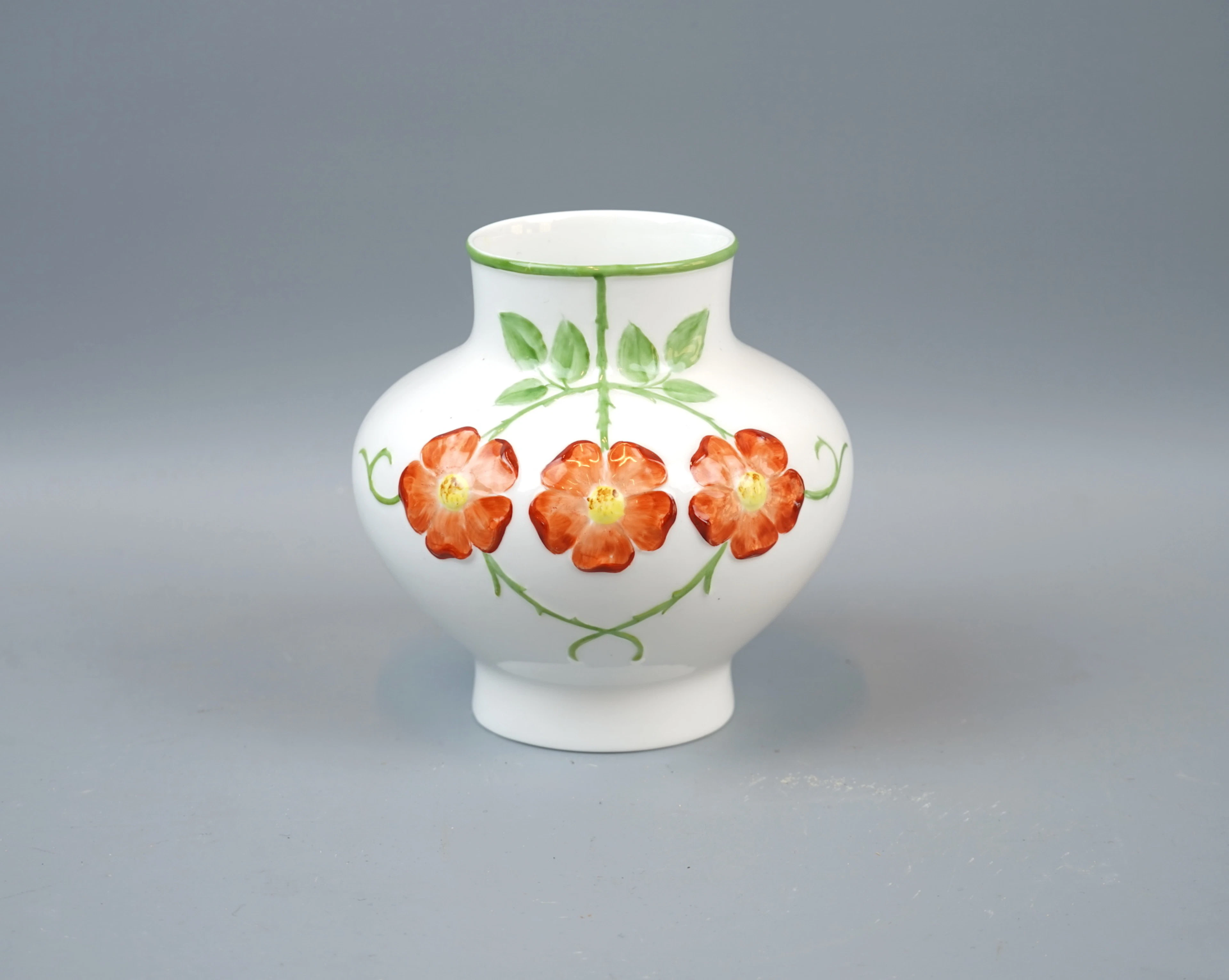 Vase, Porzellan, Jugendstil, Rörstrand, erste Hälfte des 20. Jahrhunderts.