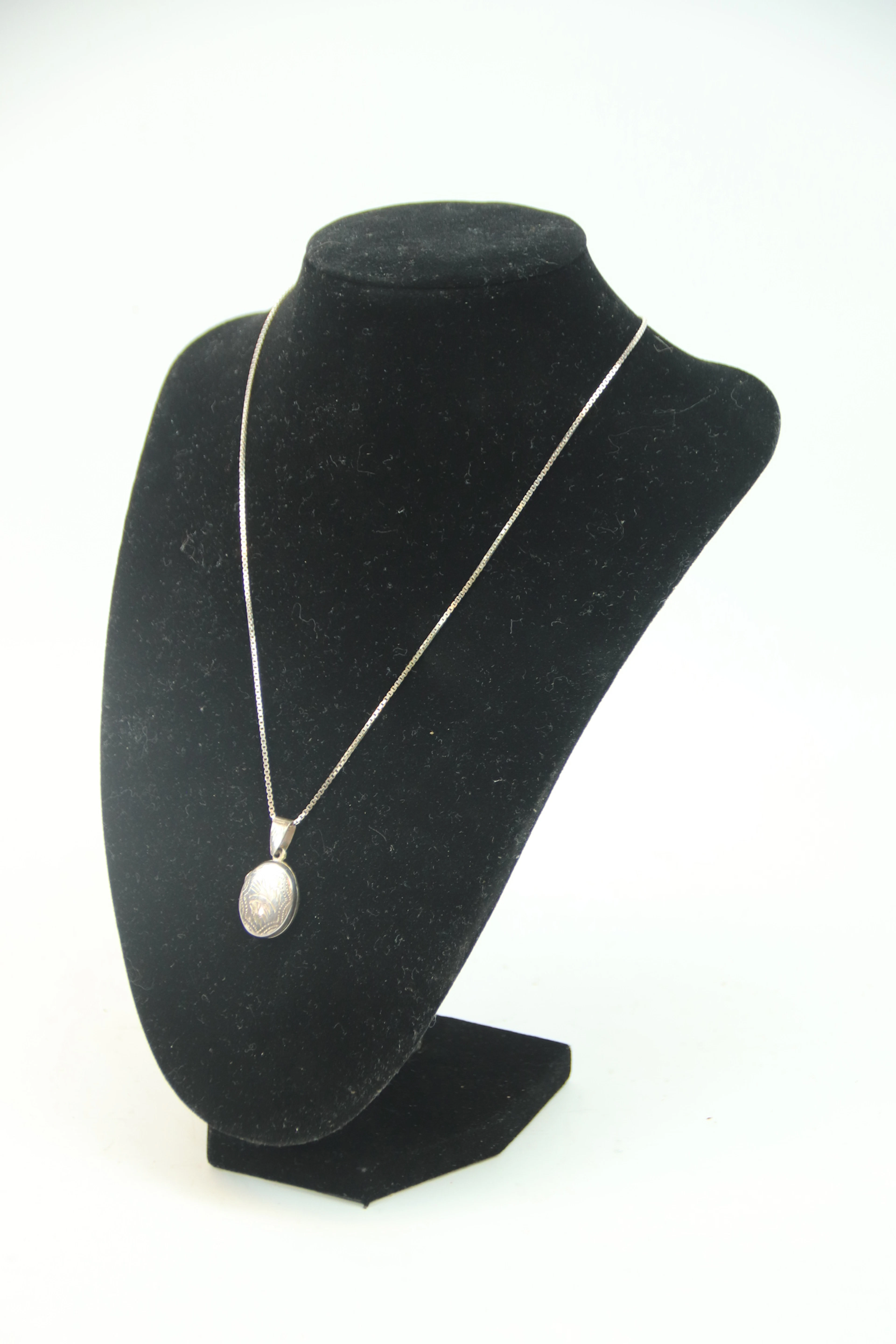 Collana con medaglione, argento 925.