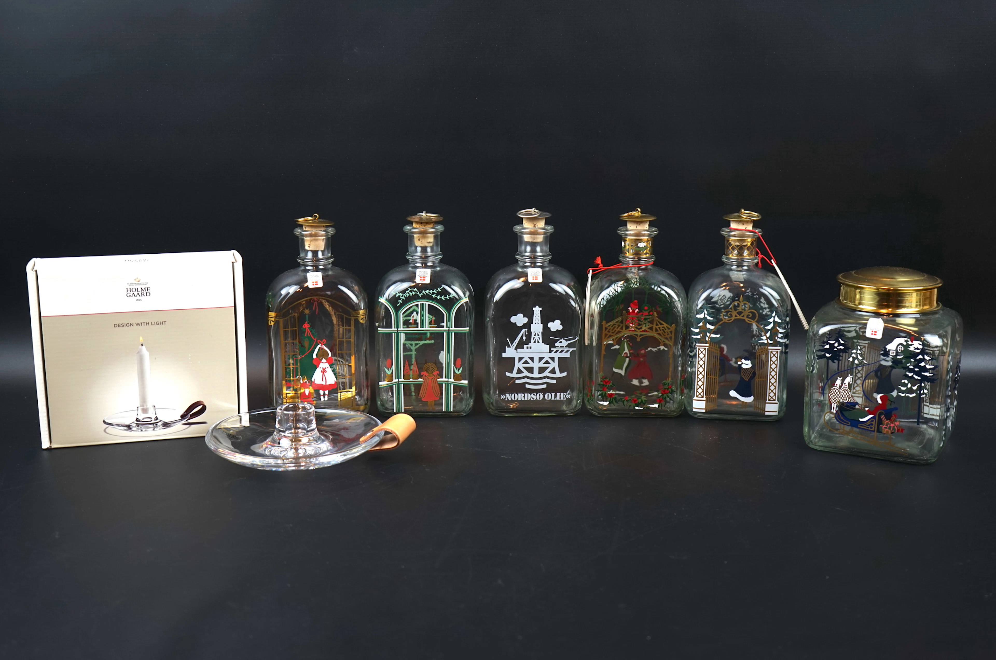 Caraffe, vaso e candelabro, 7 pezzi, vetro, Holmegaard, Danimarca.