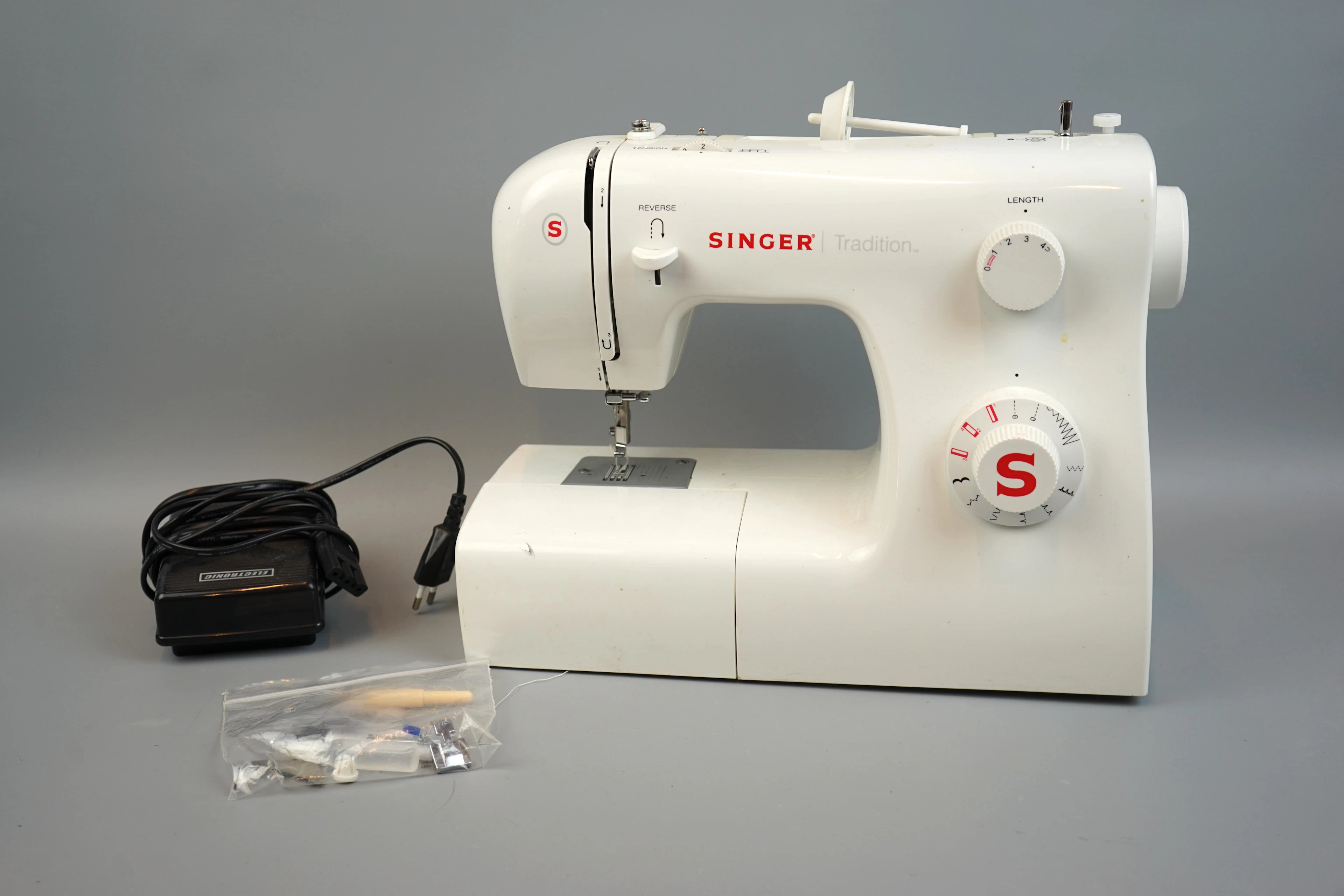 Machine à coudre, Singer Tradition 2250.