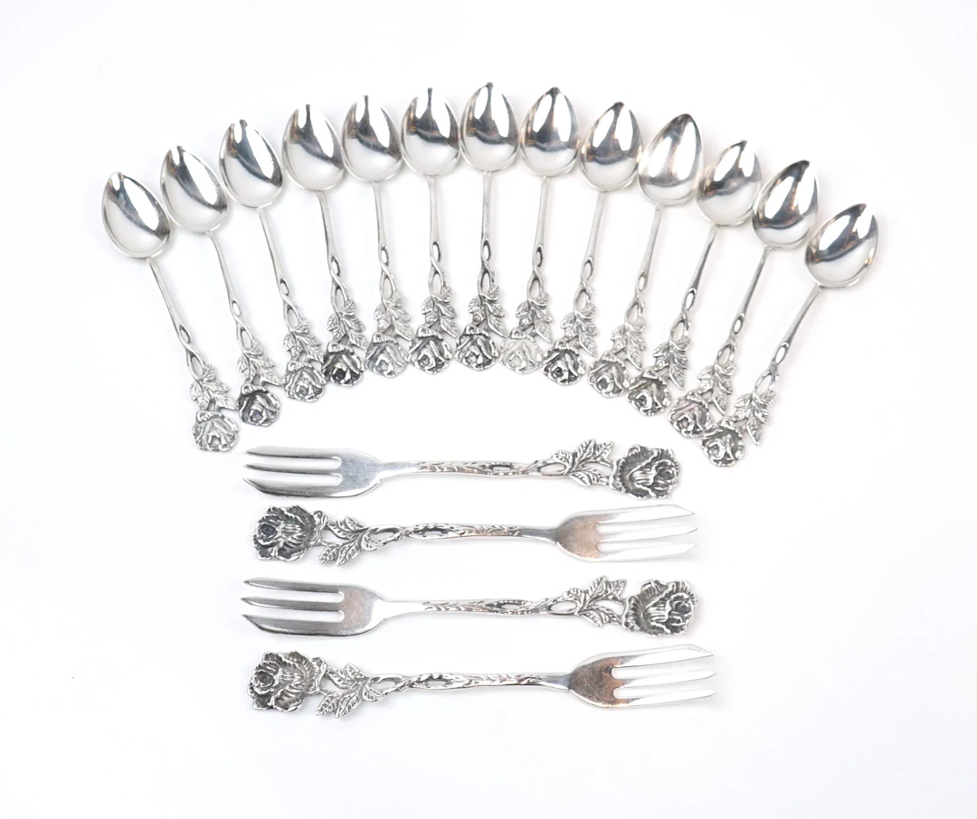 Cake forks and coffee spoons, 17 pieces, silver 830, ''The Rose''.