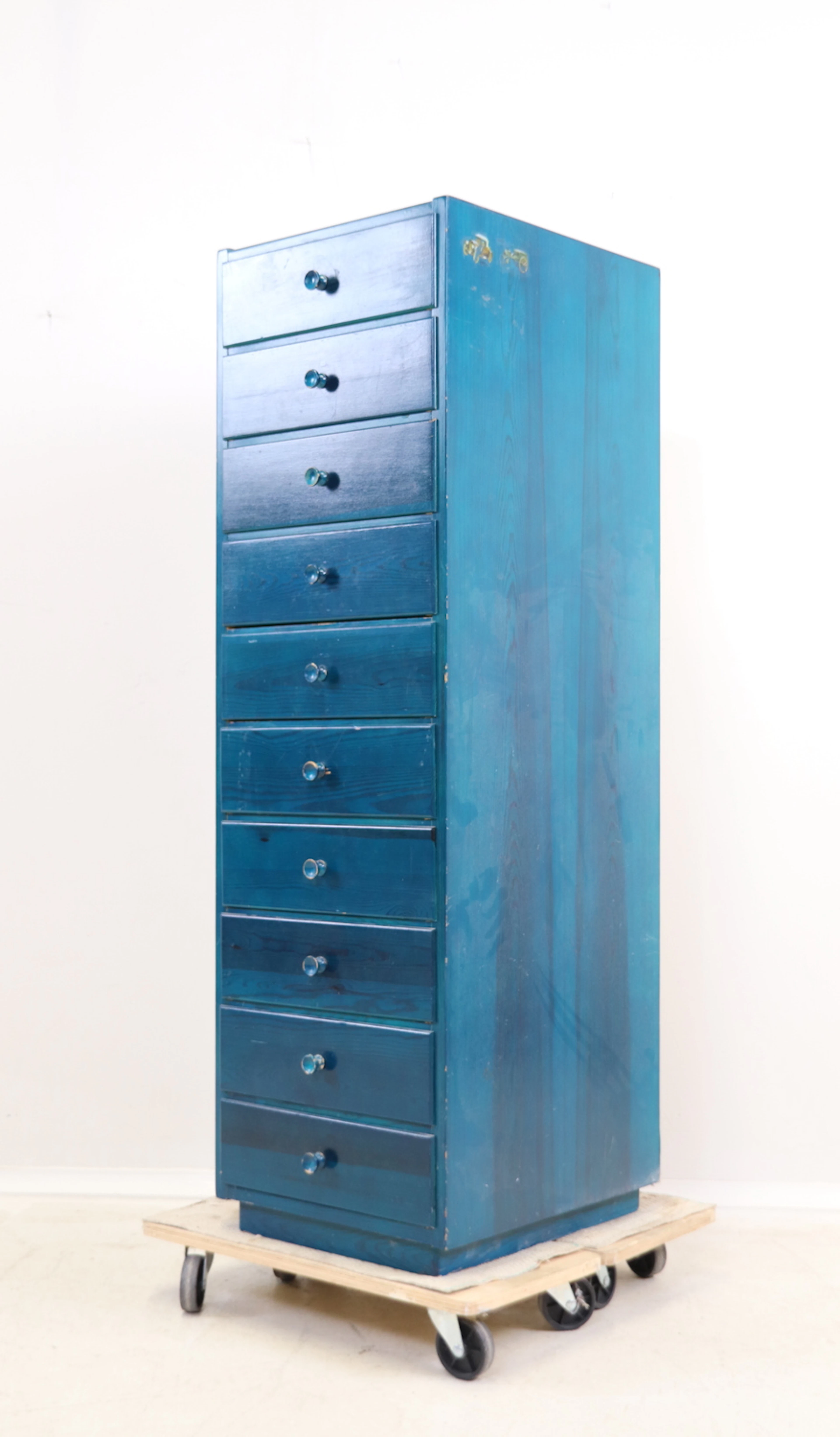Cassettiera, 10 cassetti, legno.