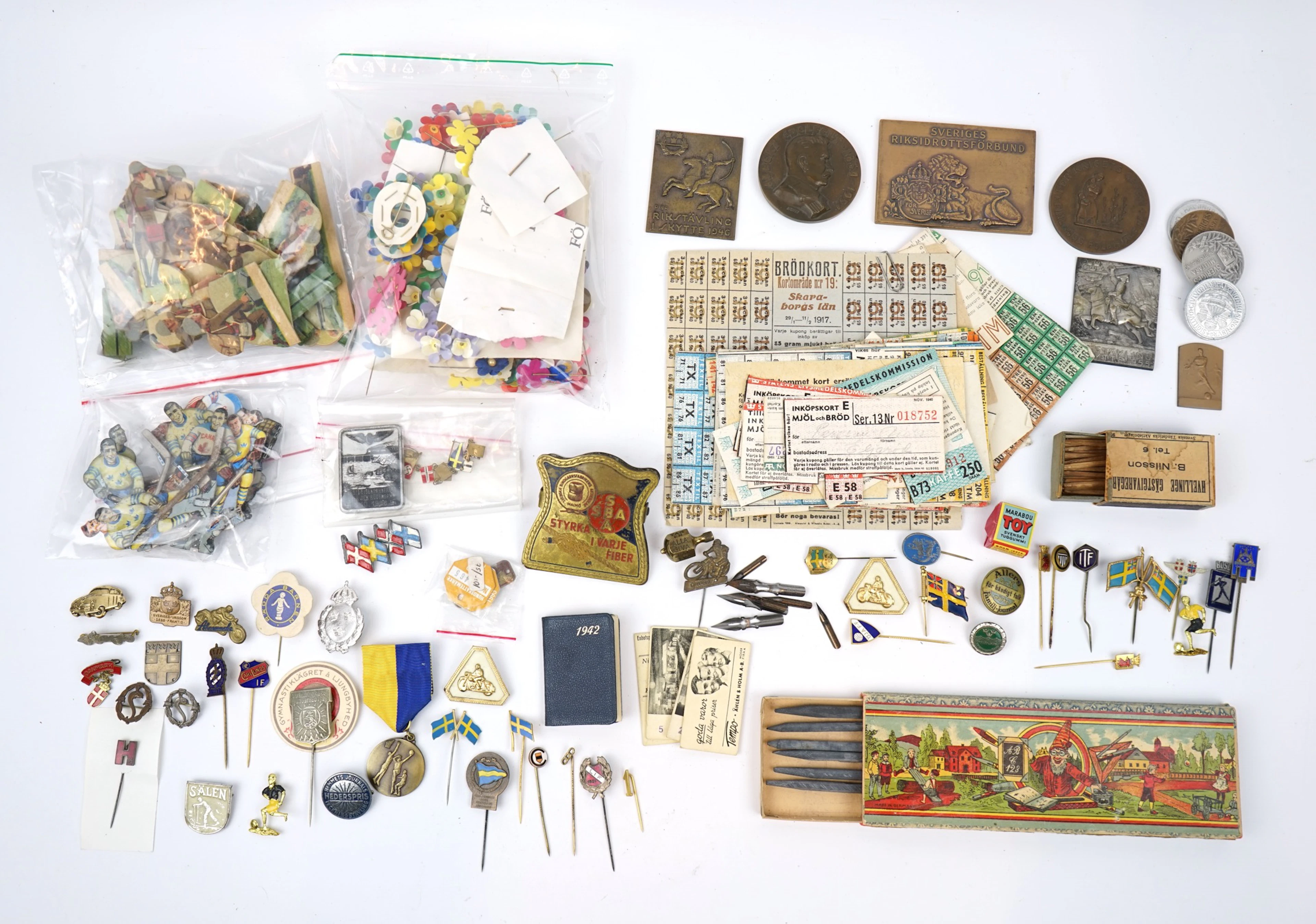 Collector's items, one lot, 1900s.
