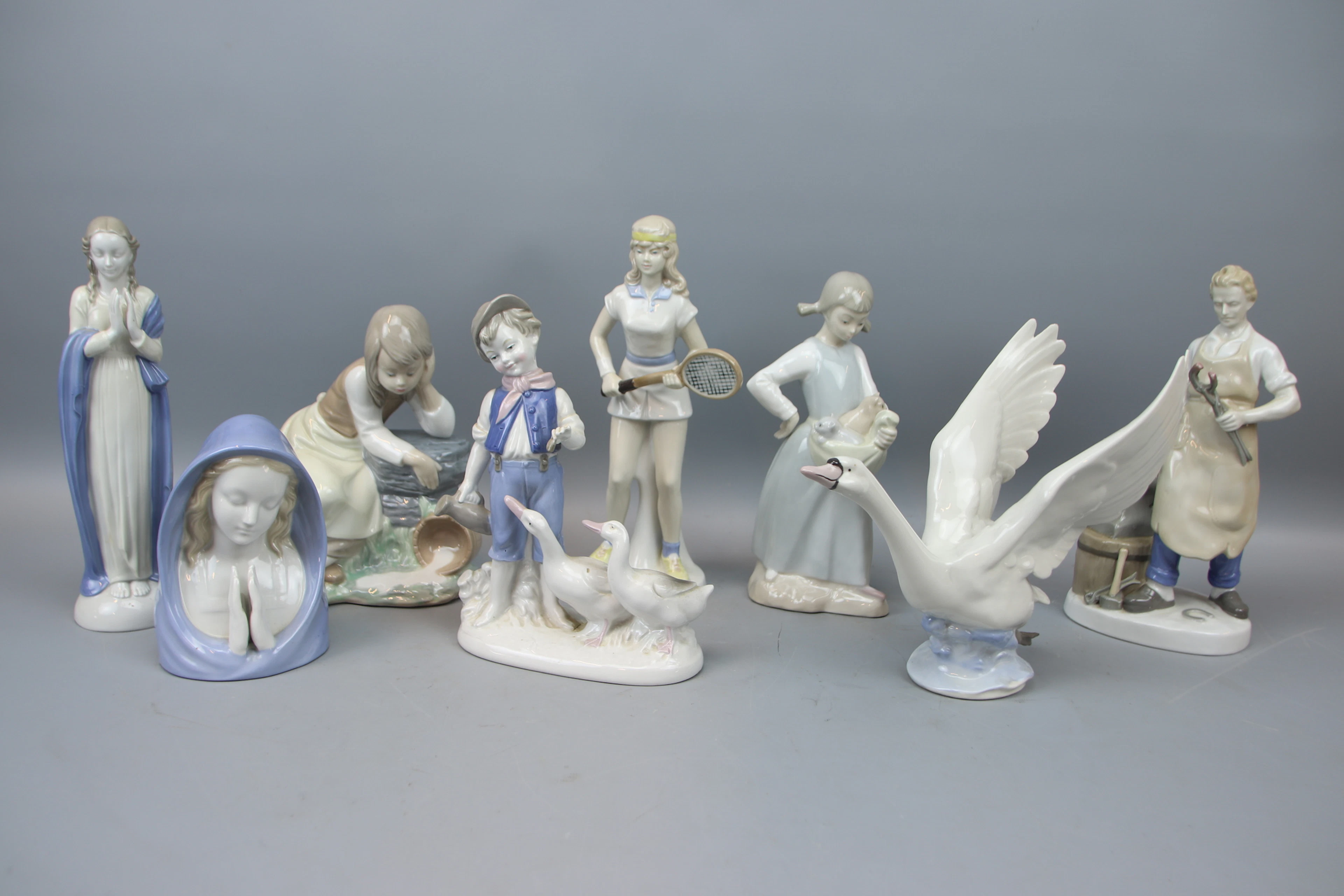 Figuritas, 8 piezas, porcelana. entre otros, Nao de Lladro.