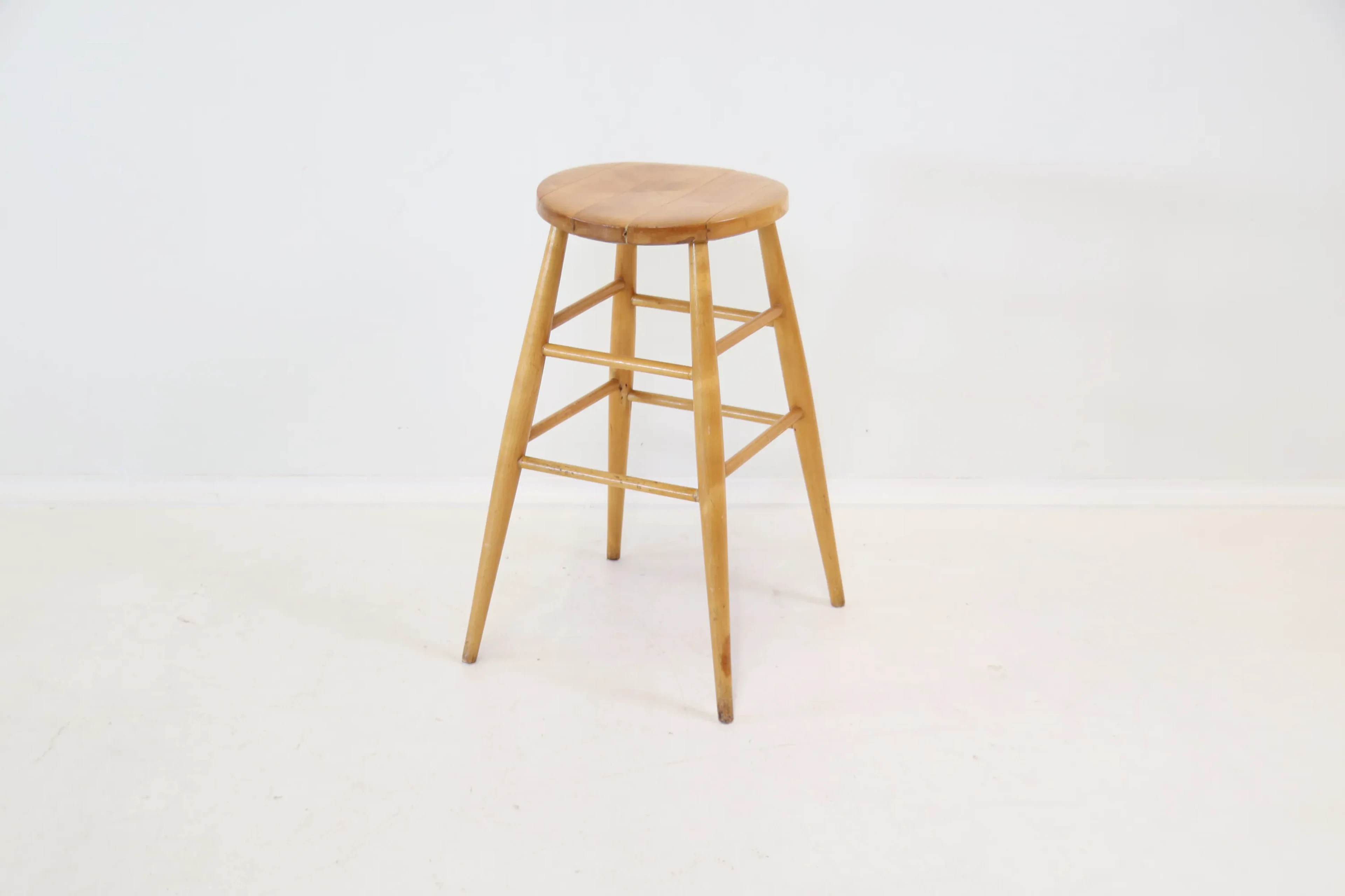 Sgabello, legno.