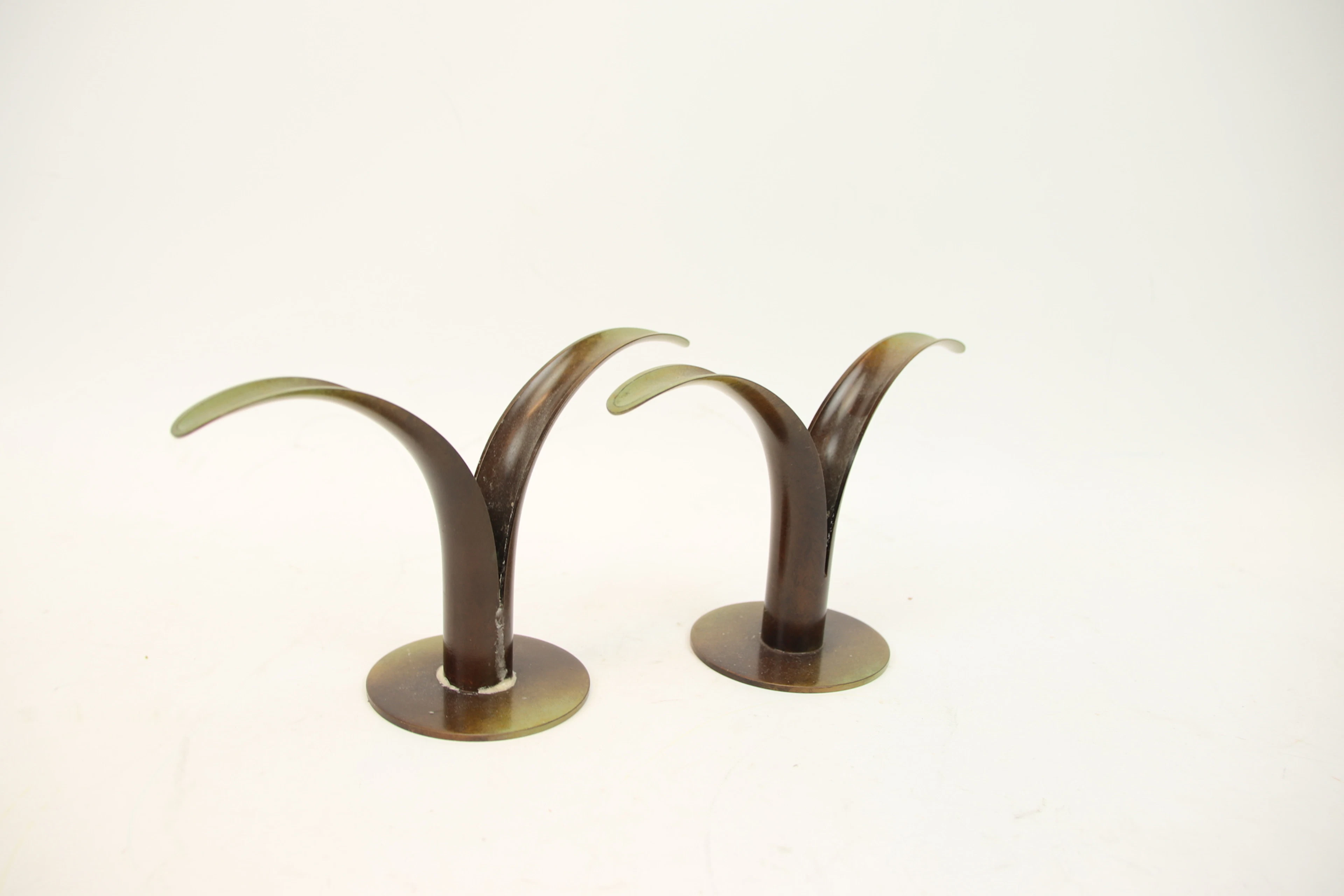 Ivar Ålenius Björk, un par de candelabros de bronce, "Liljan", Ystad Metall