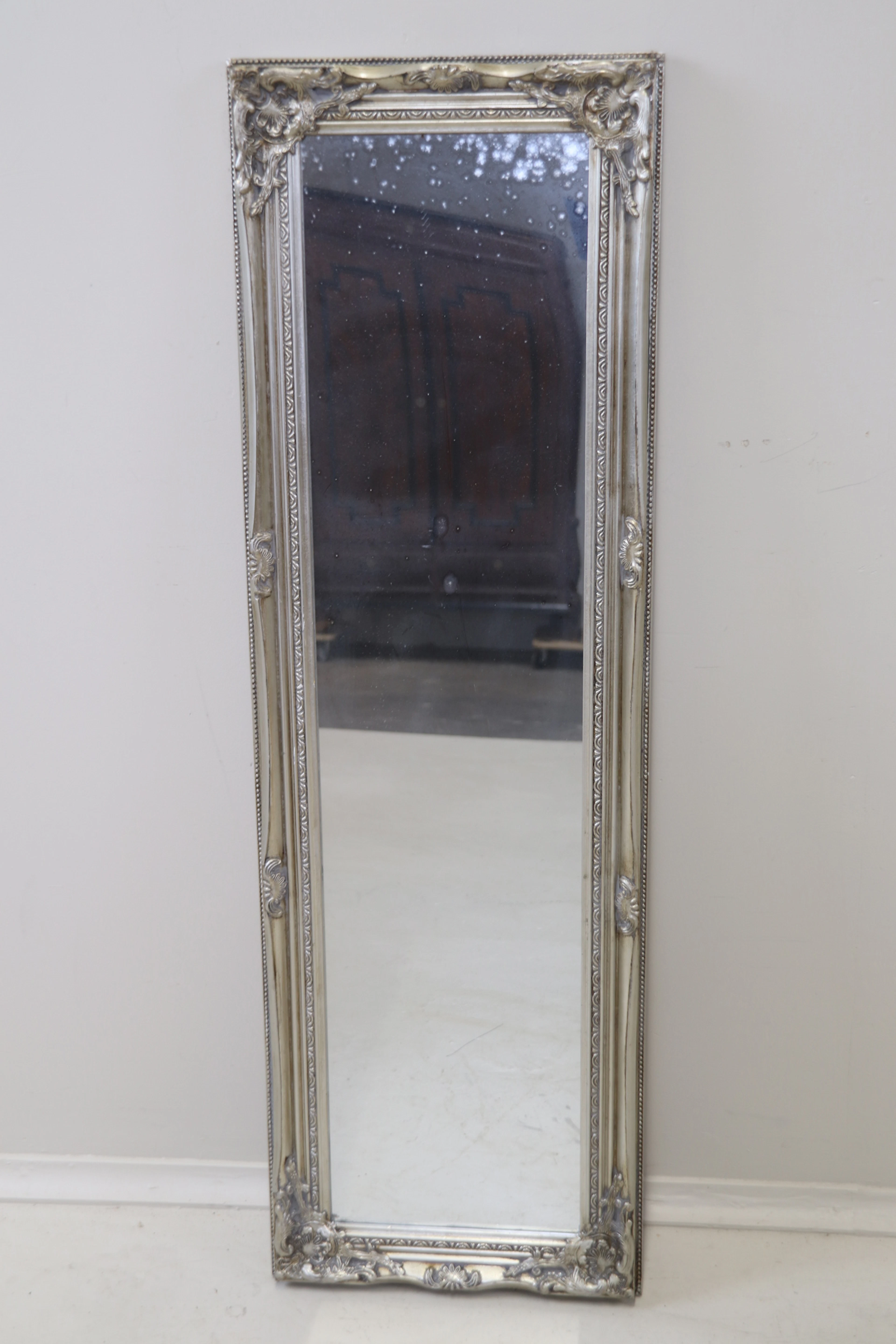 Espejo, madera pintada.