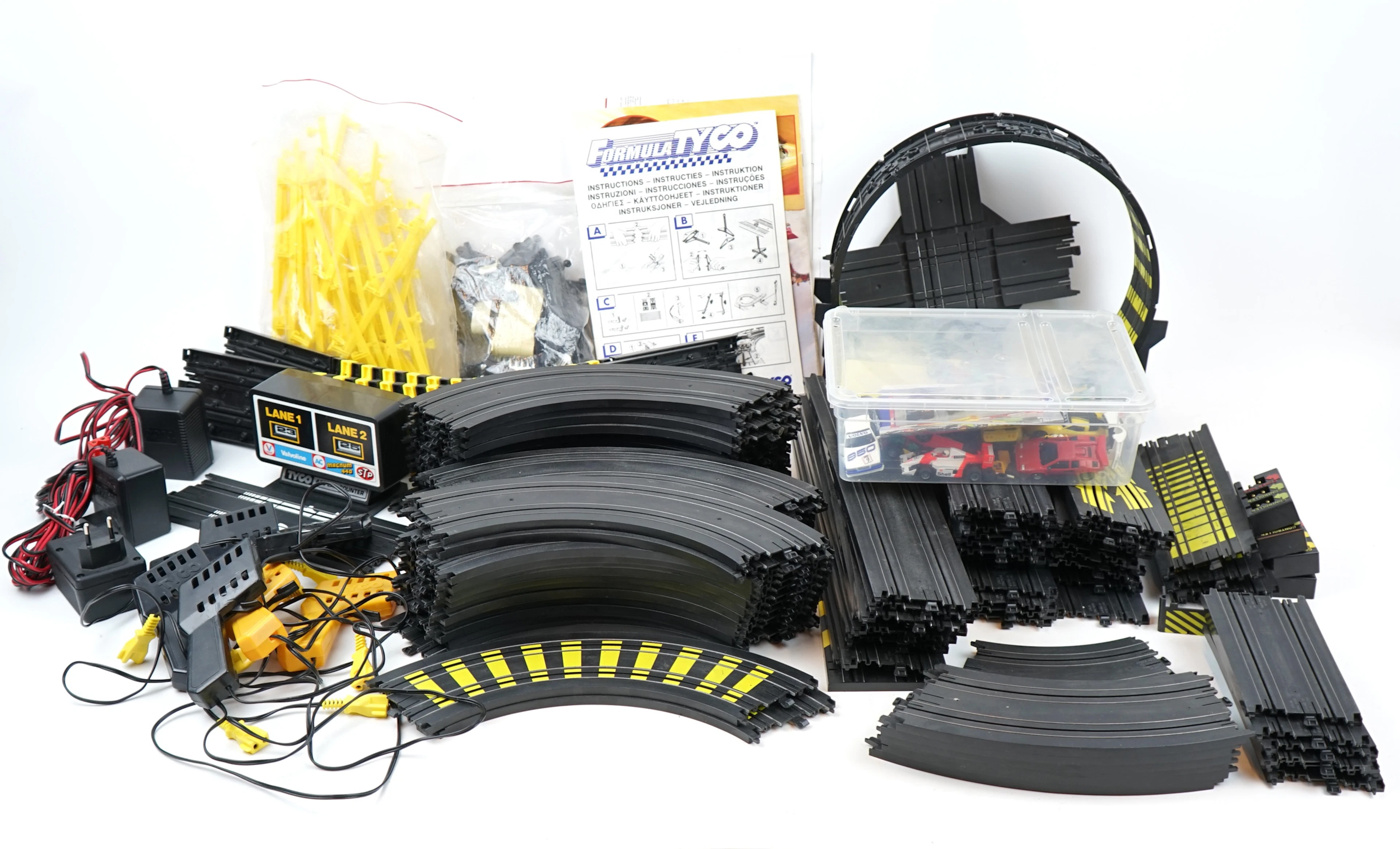 Piste automobile, voitures et accessoires, beaucoup, Tyco.