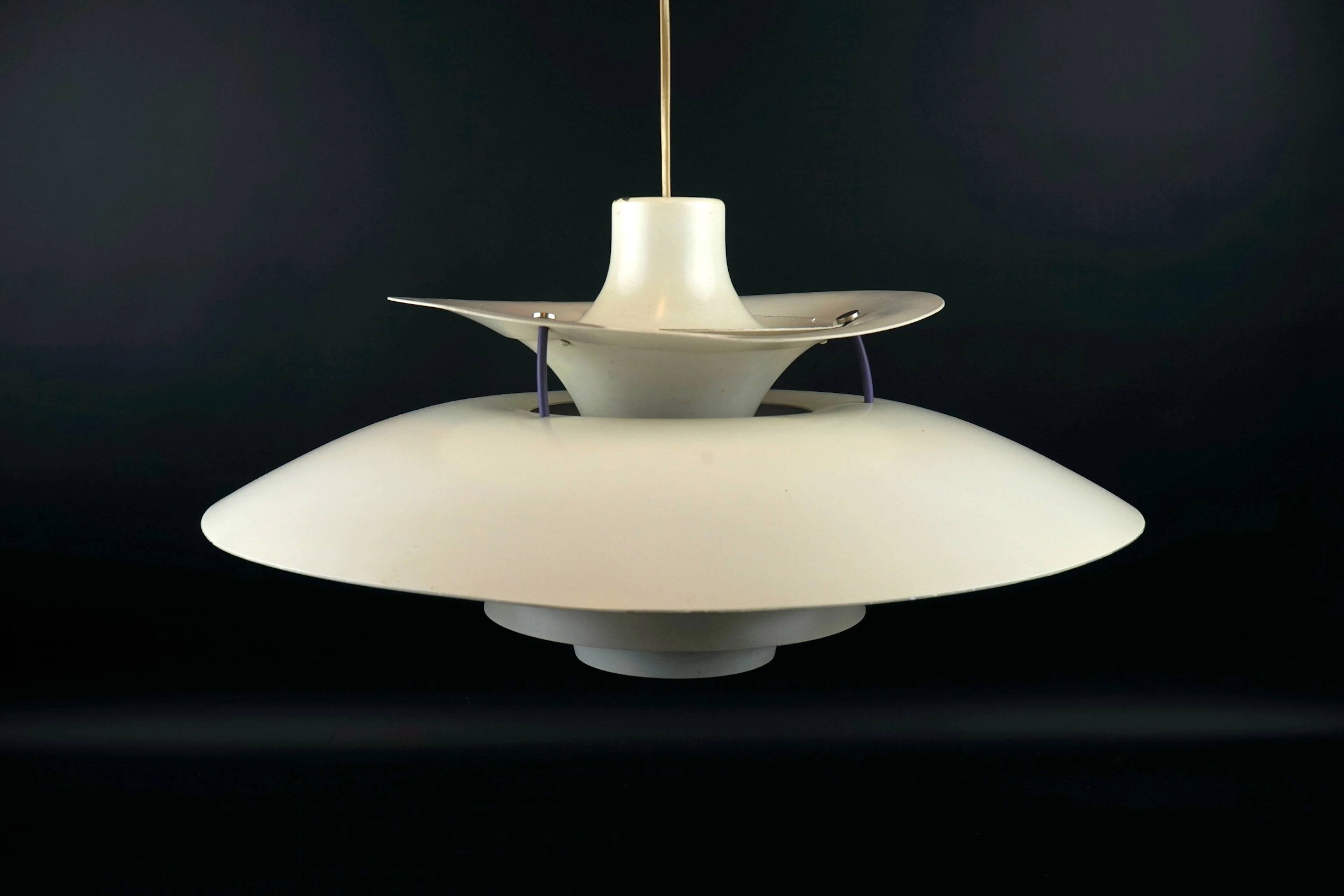 Poul Henningsen, ''PH 5'', taklampa, metall, Louis Poulsen, Danmark.