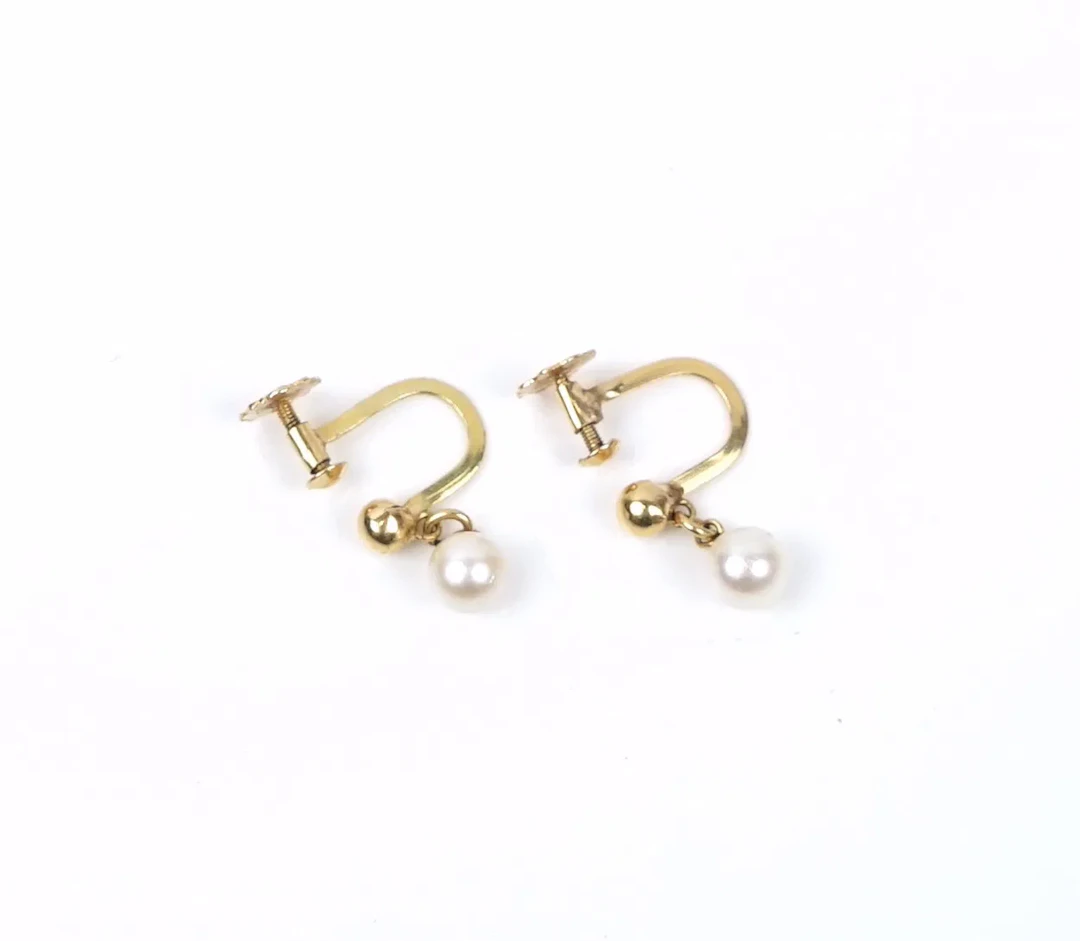 Orecchino, un paio, oro 18K con perle.