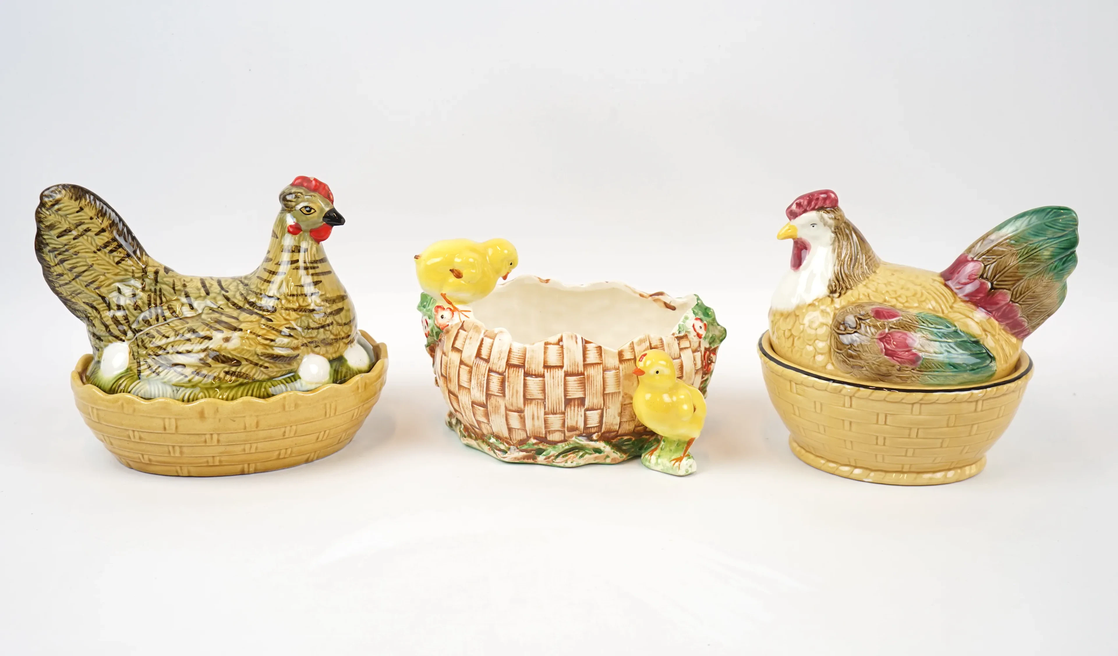 Galline e ciotola, 3 parti, ceramica in selce.