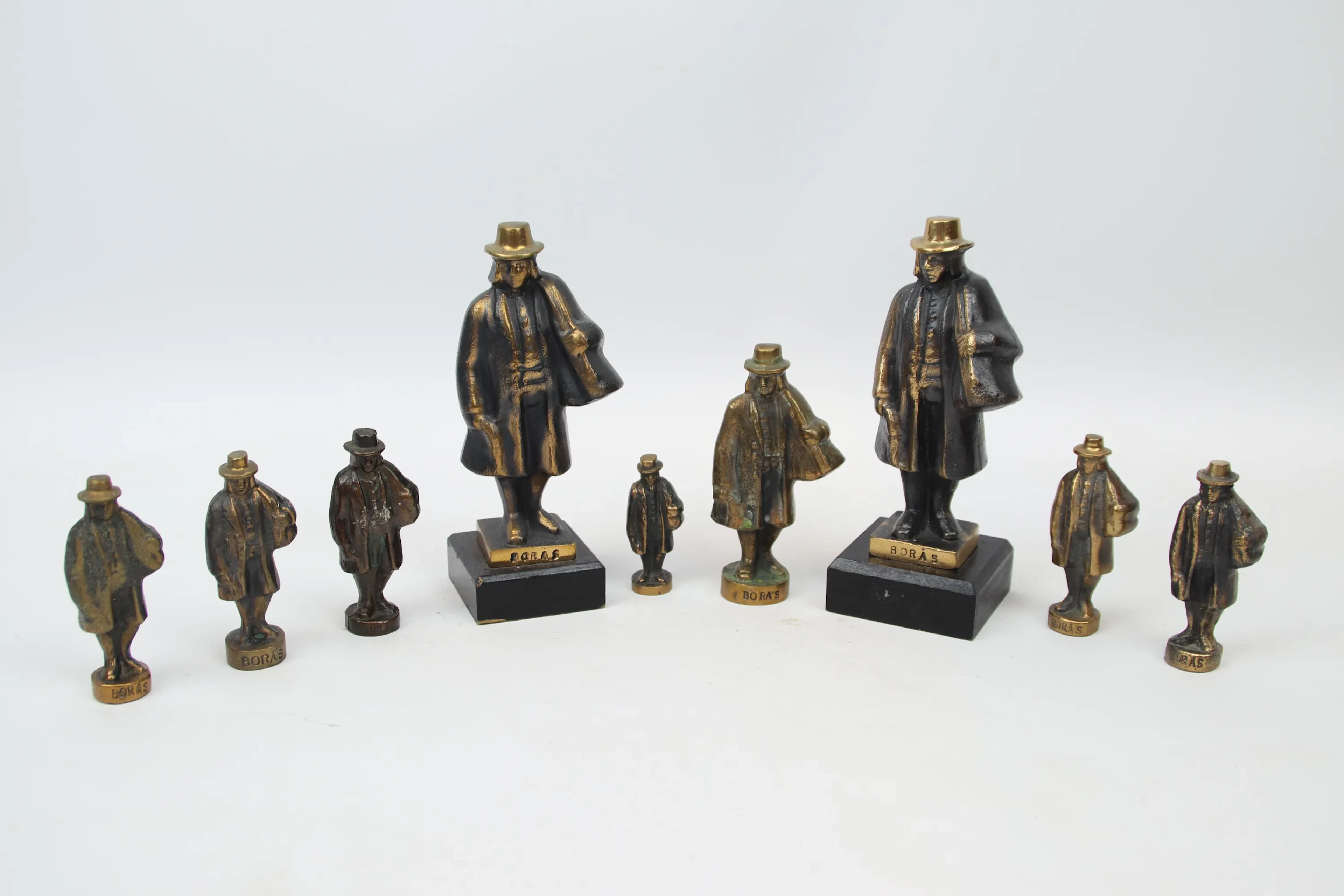 NILS Castegren, "Boråsknallen", sculture, 10 pezzi, bronzo.