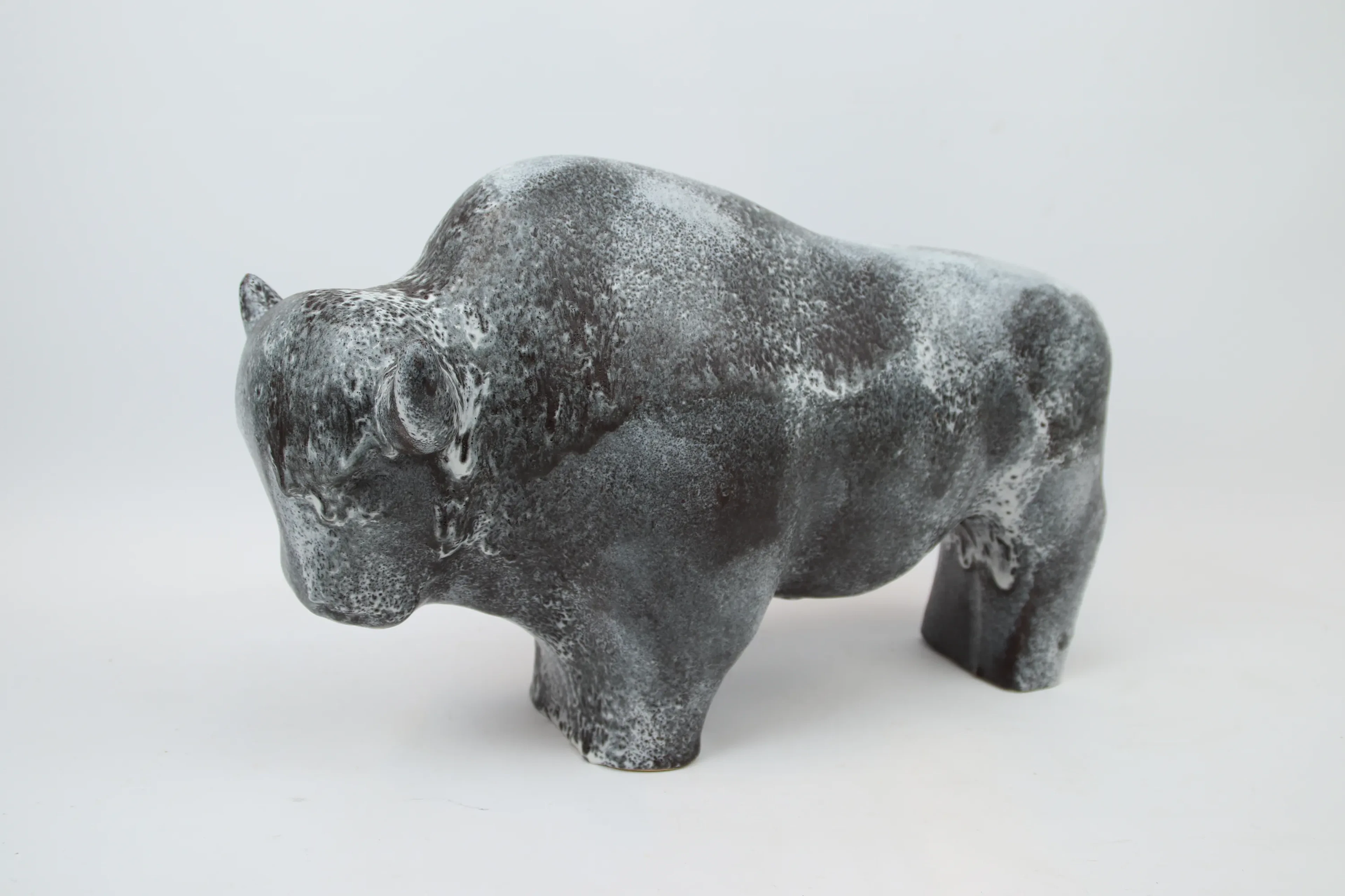 Kurt Tschörner e Otto Gerharz, figurine, bisonte, ceramica, Ruscha, Germania.