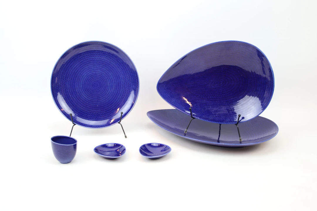 Hertha Bengtson, 6 pieces of tableware, porcelain, "Blå Eld", Rörstrand.
