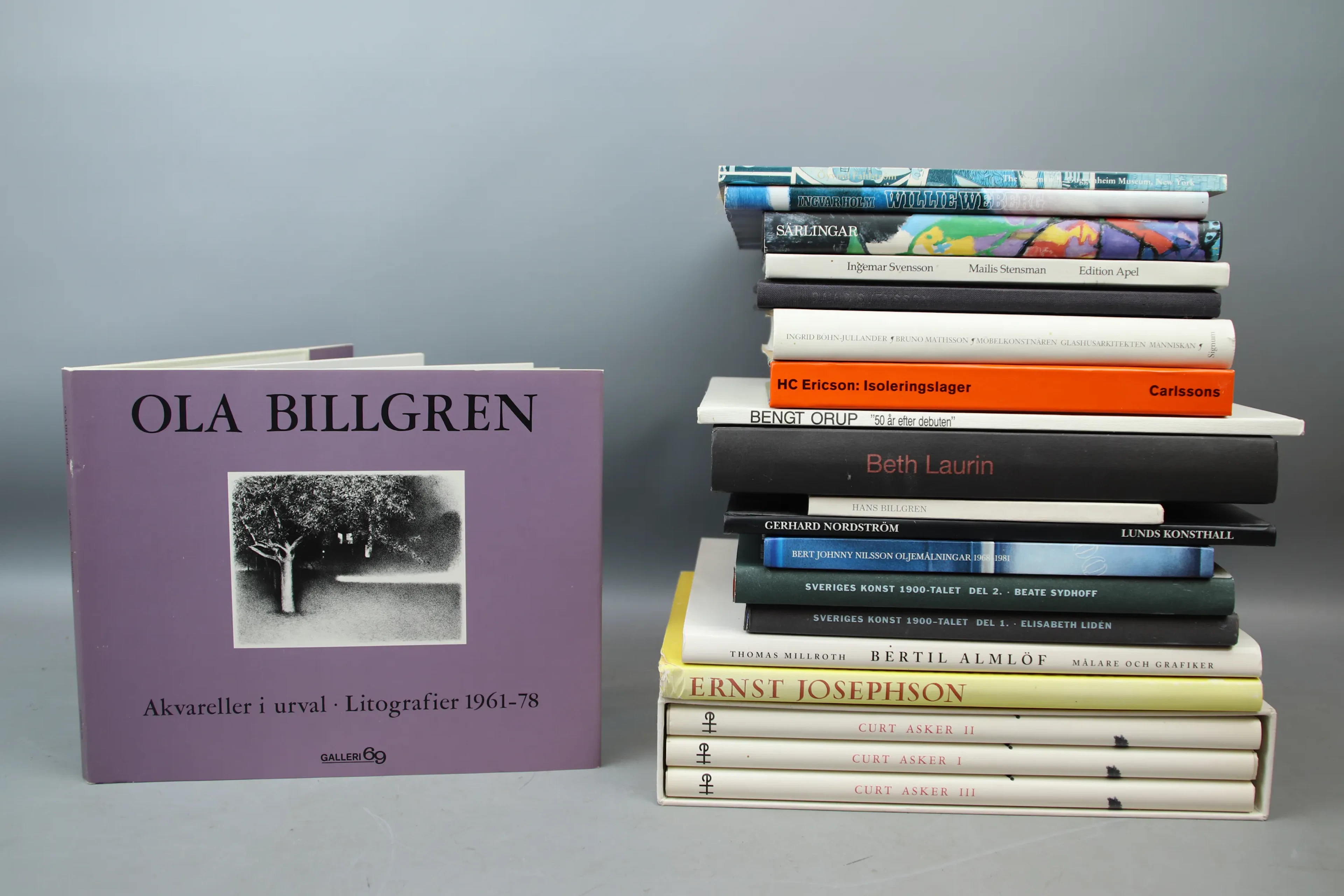 Libros de arte, etc., artistas suecos, entre ellos Ola Billgren y Gerhard Nordström.