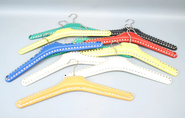 Hangers, 10 pcs, gallon-covered.