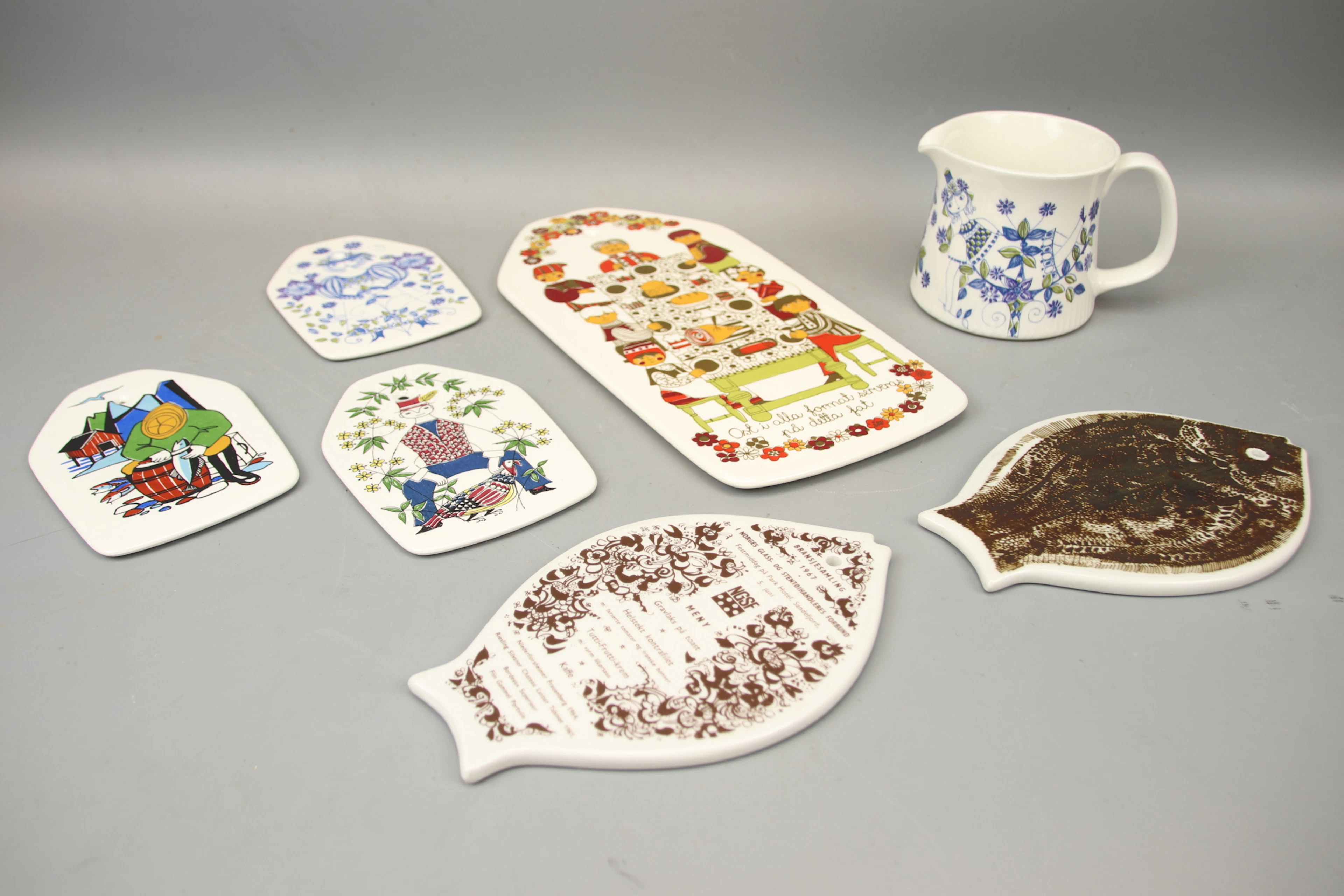Bandejas/tablas de cortar y jarra, 7 piezas, cerámica, diseño Turi Figgio