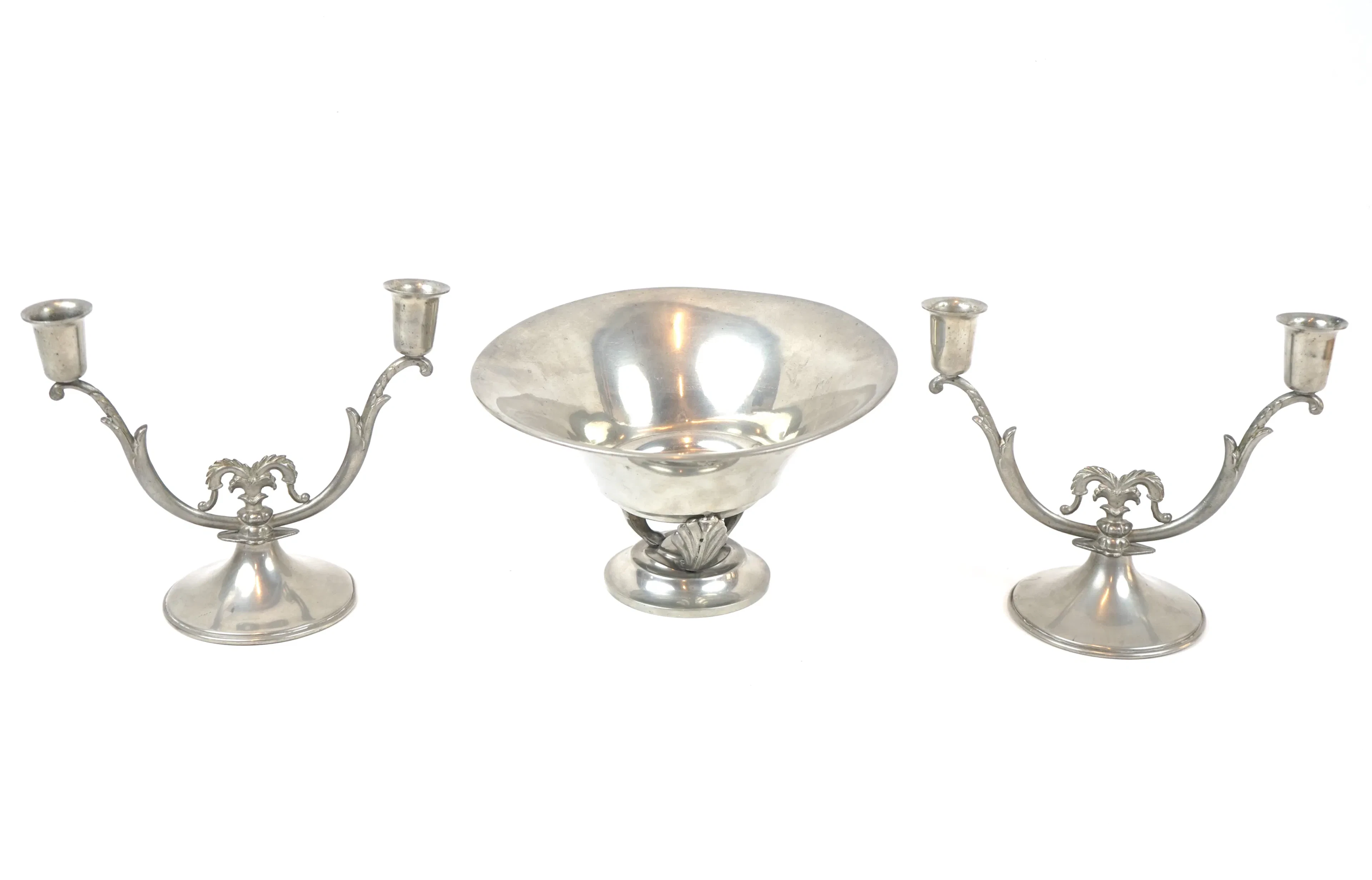 Candélabre et bol, 3 parts, étain.