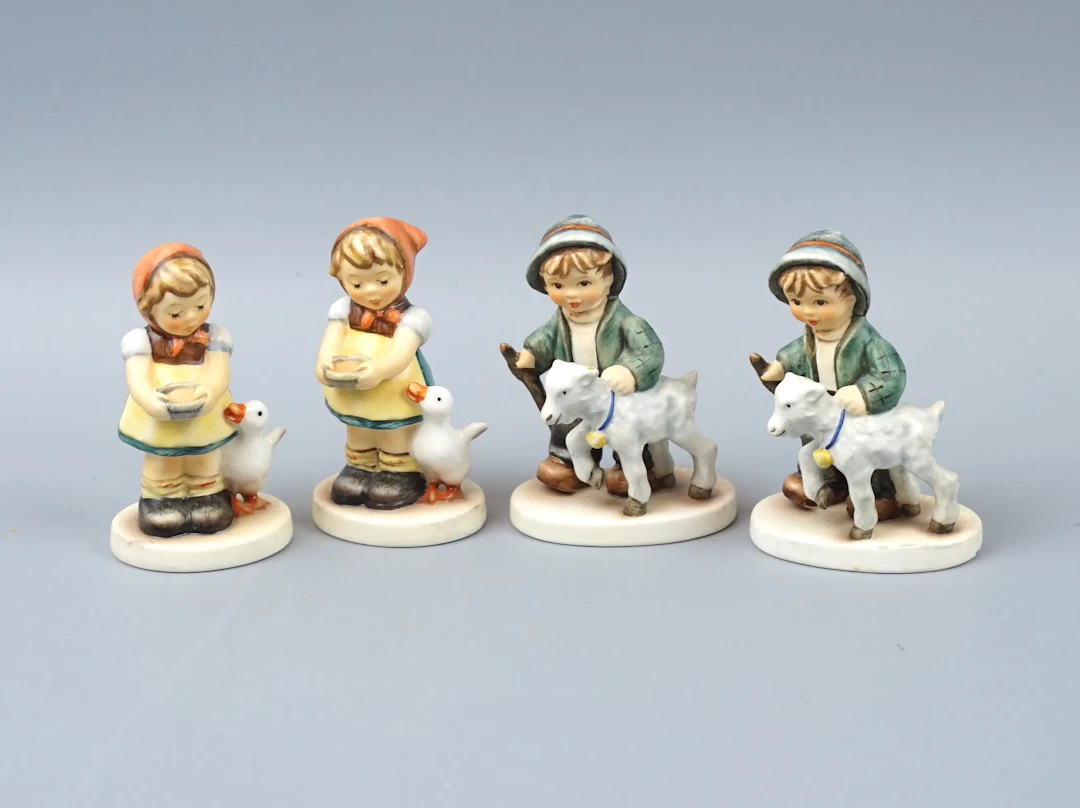 Statuine, 4 pezzi, porcellana, Goebel.