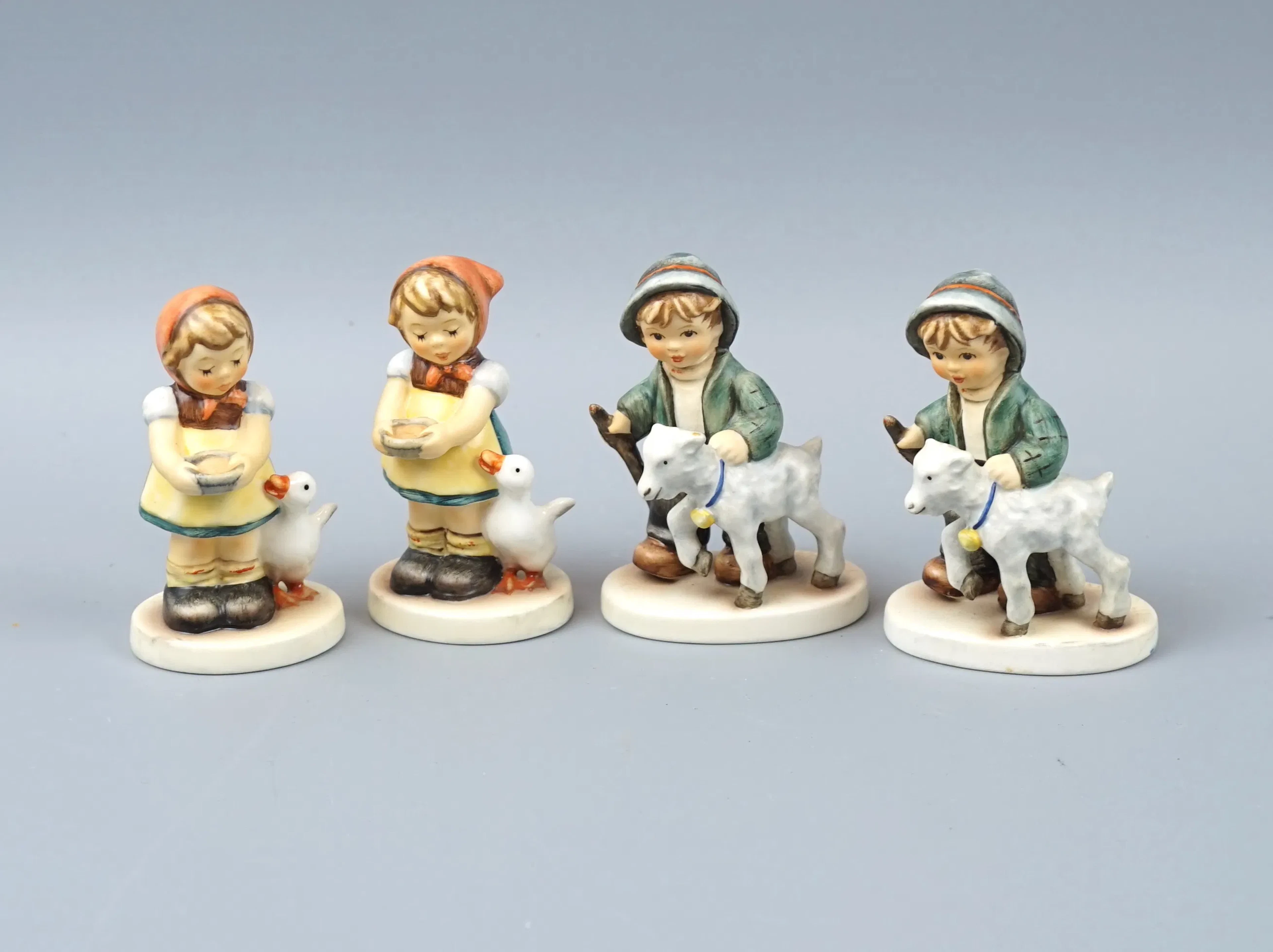 Statuine, 4 pezzi, porcellana, Goebel.