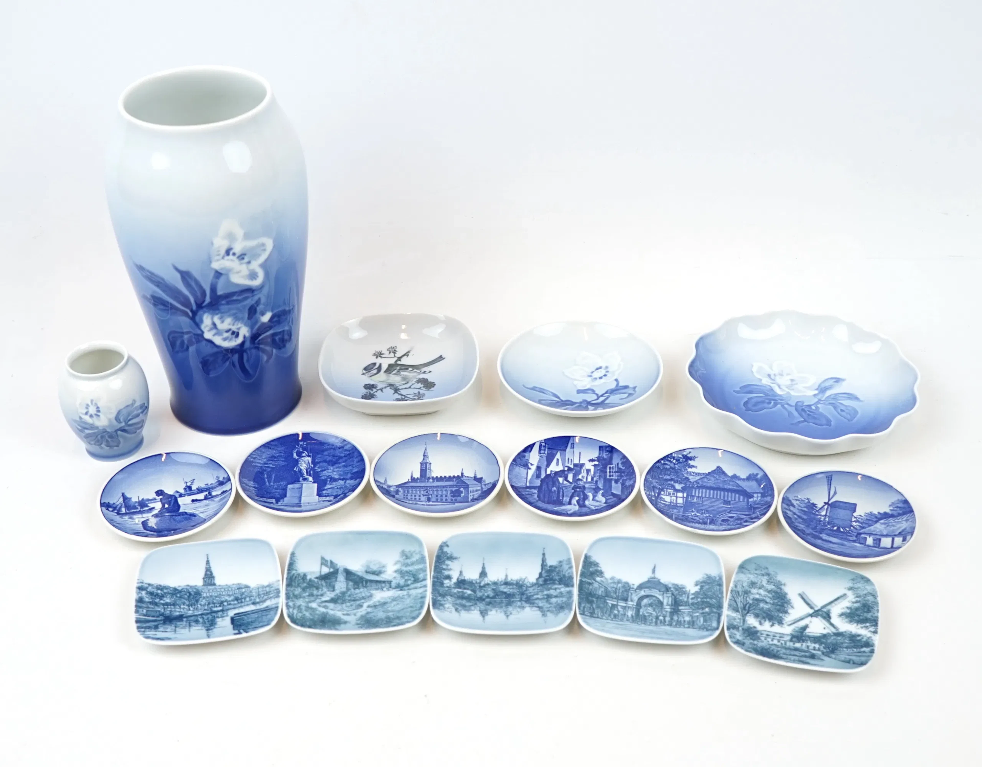 Jarrones y platos, muchos, porcelana, Bing & Grondahl y Royal Copenhague.
