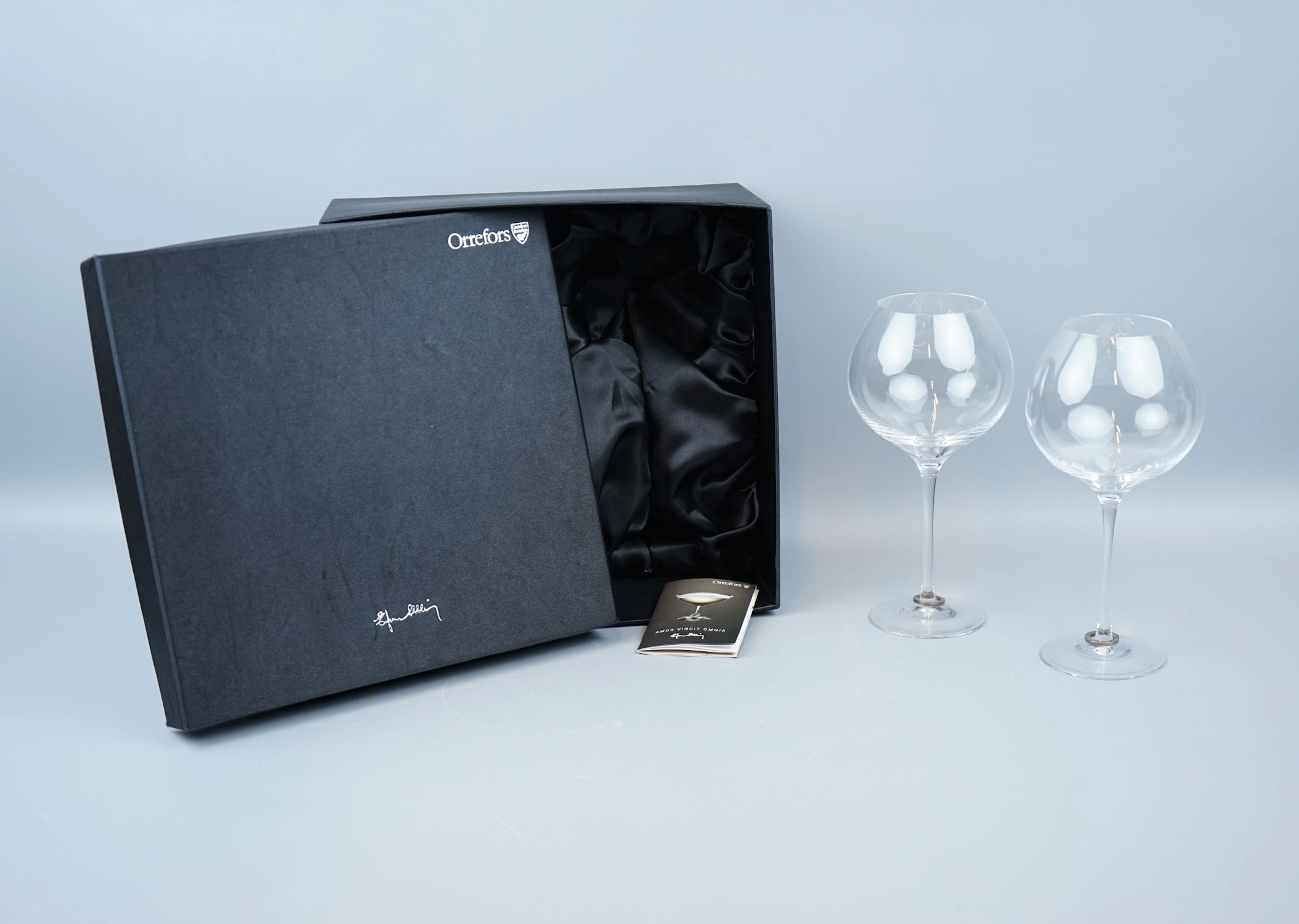 Efva Attling, un par de copas de cristal/plata, copas de vino "Amor Vincit"