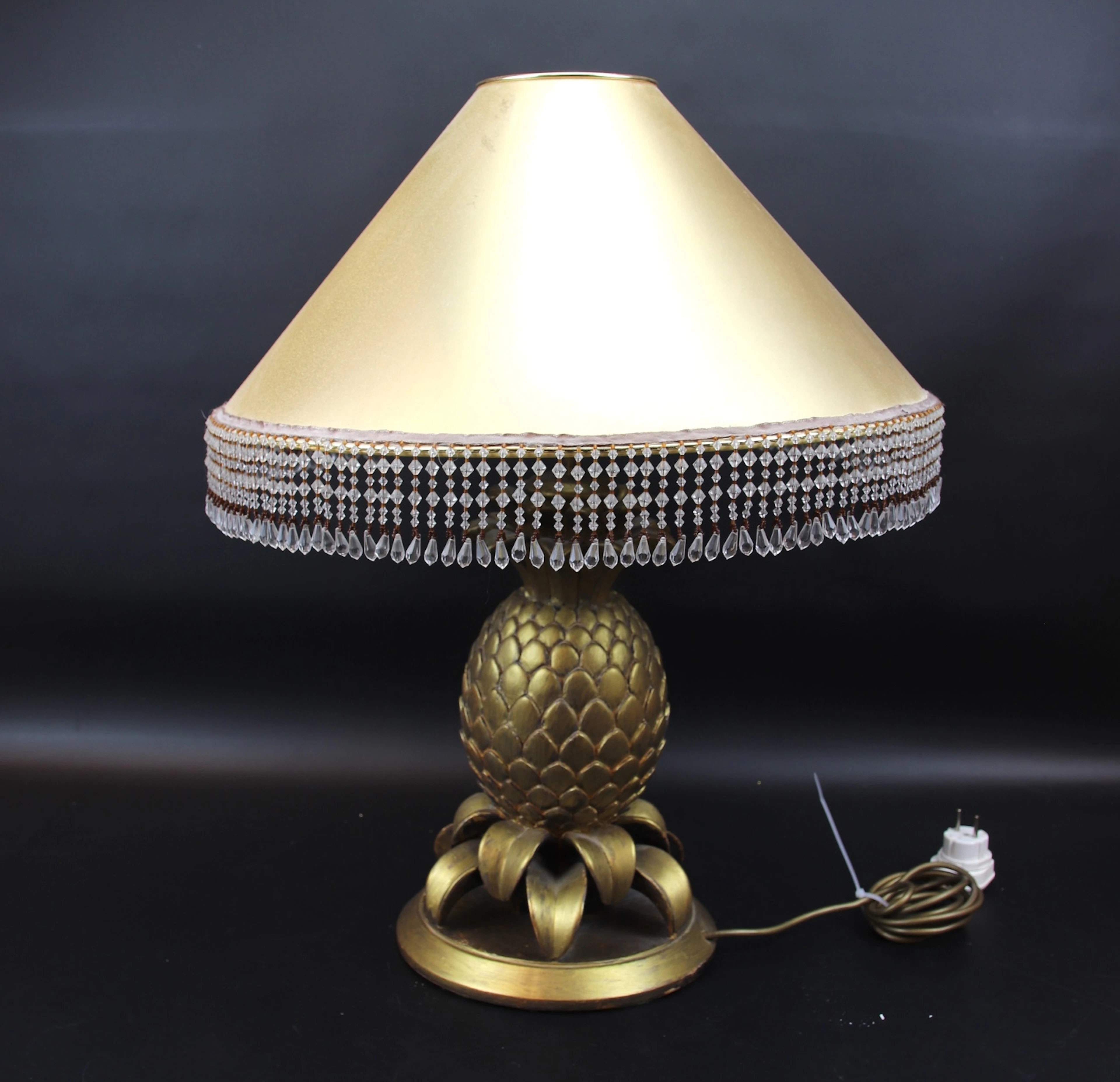 Lampada da tavolo, ananas, legno, paralume con frange.