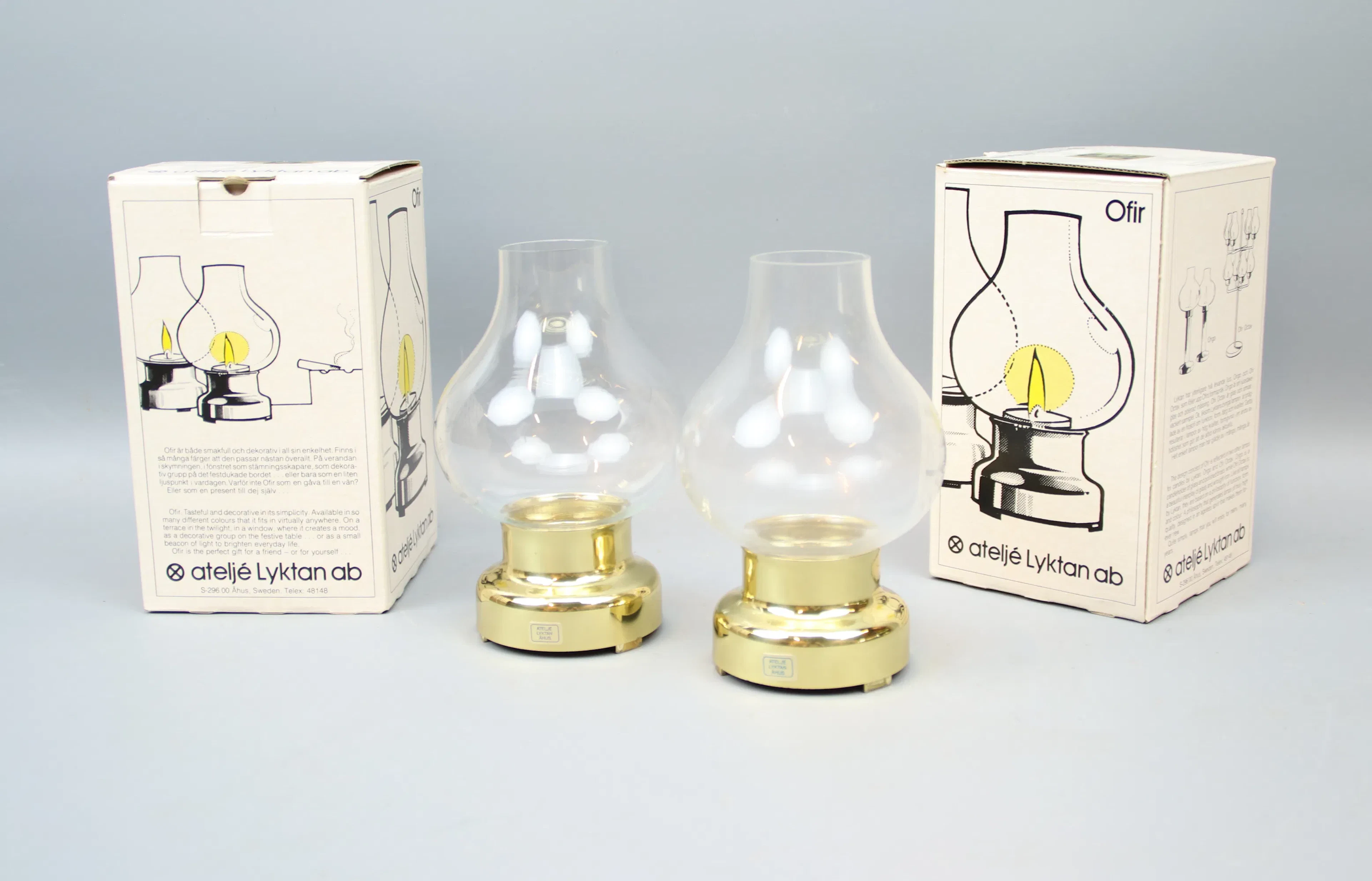 Candelabros, un par, cristal/latón, "Ofir", Ateljé Lyktan, Åhus.