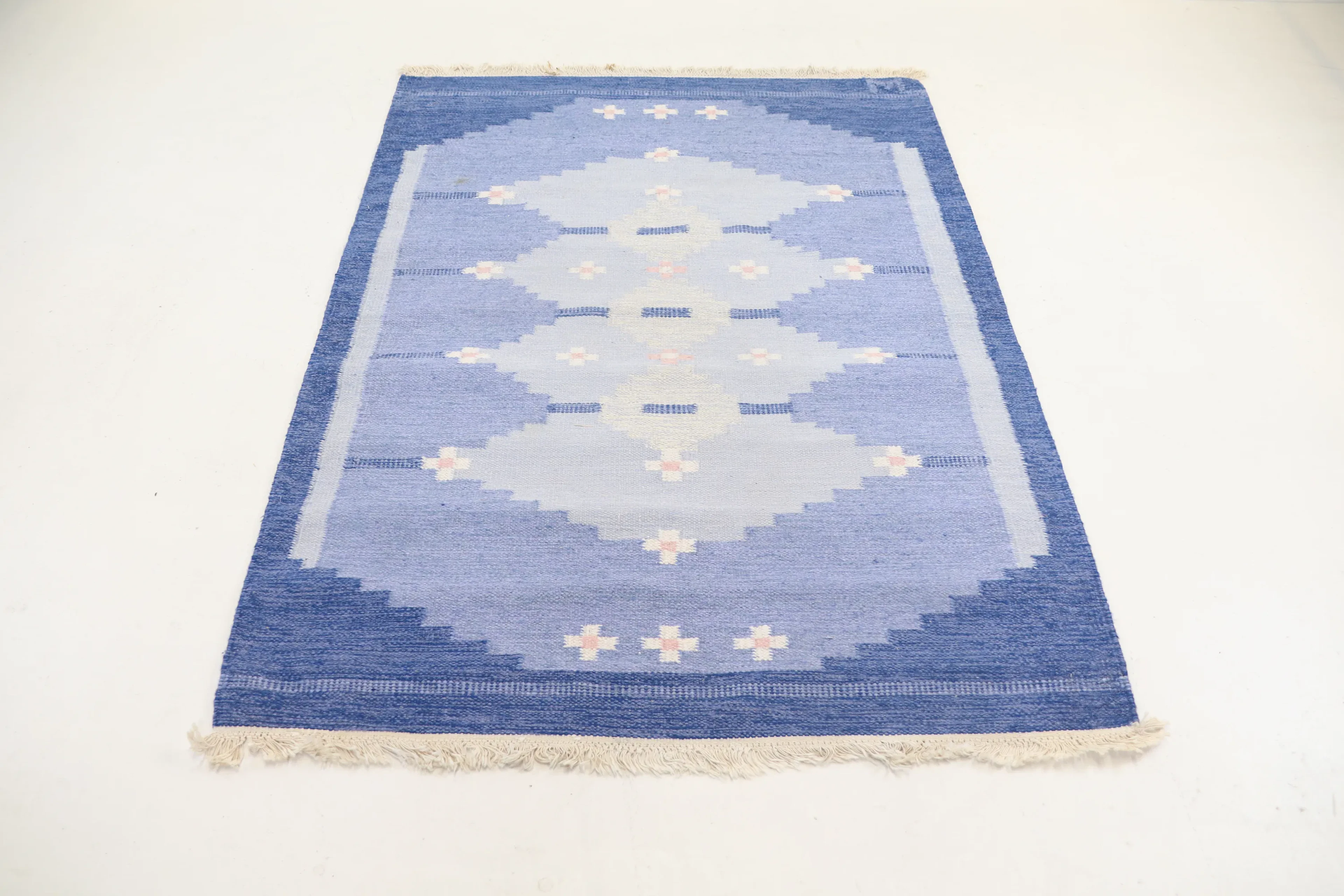 Margareta Lundahl, alfombra, sábana de sorbal, firmado con monograma.
