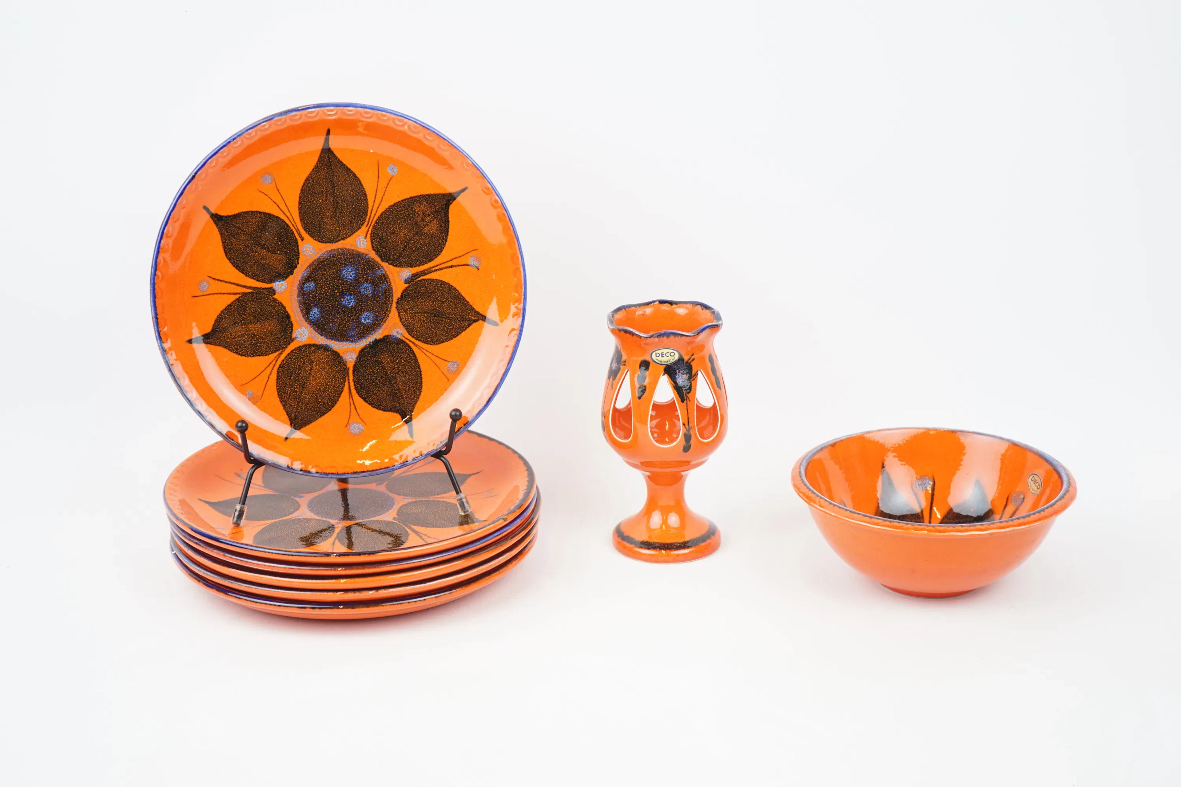 Platos, cuenco y portavelas, 8 piezas, cerámica, Deco, Hälsingborg.