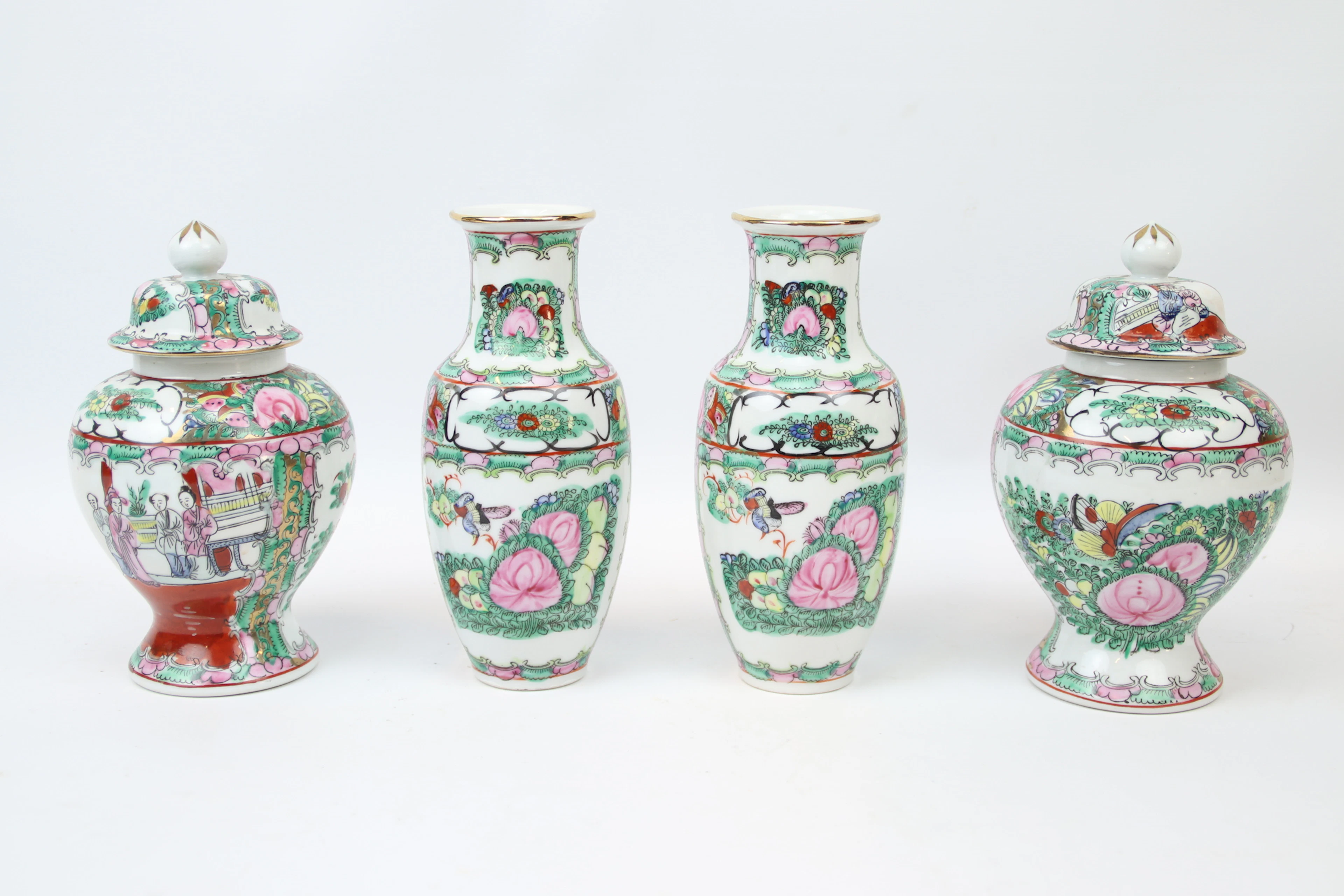 Jarrones y urnas para bolsos, 2+2 piezas, porcelana, China.