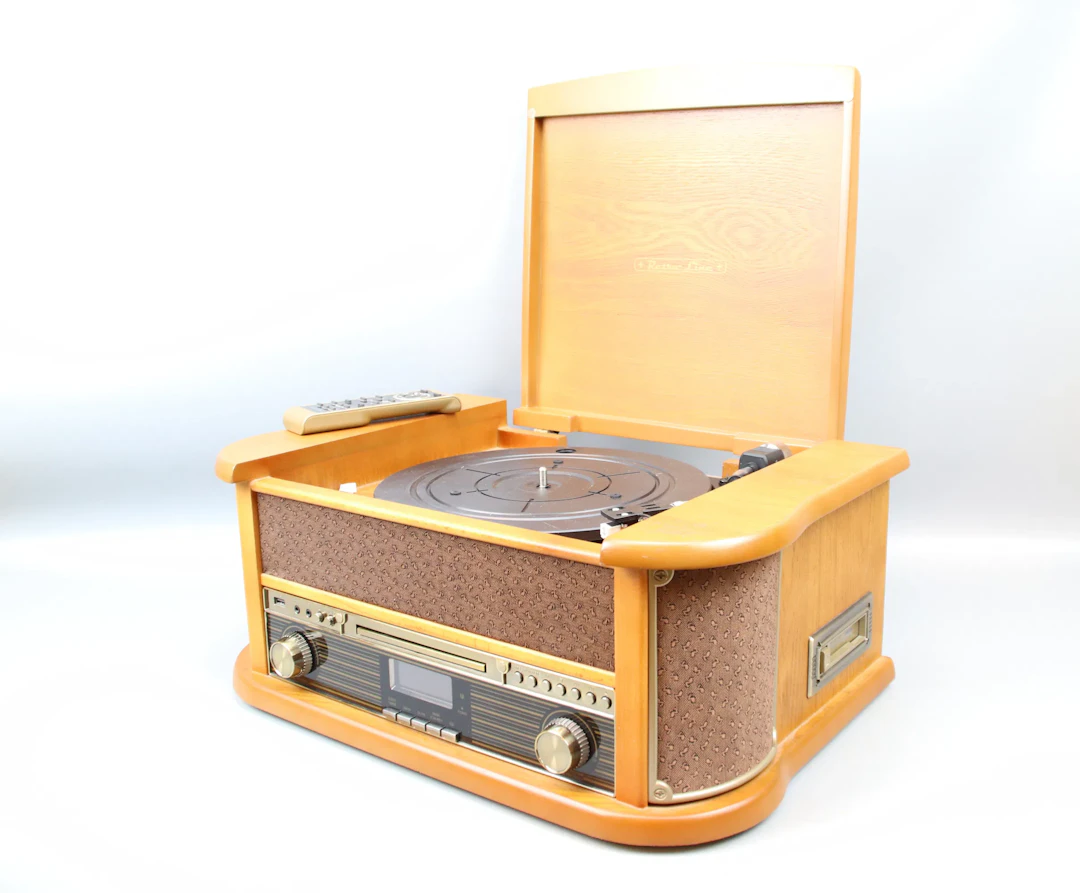Tocadiscos vintage de la línea Retro, madera.