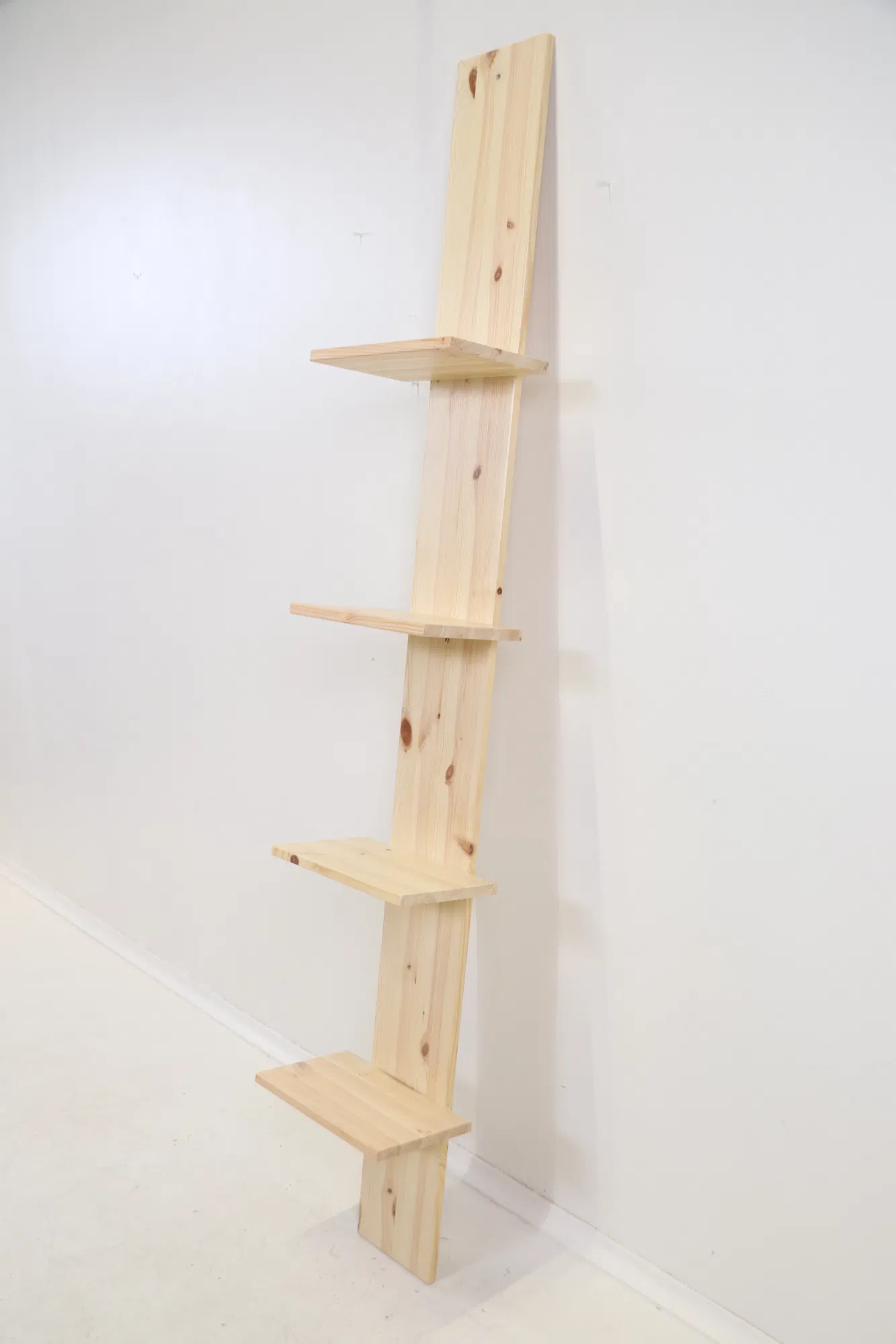 Estantería, de madera.