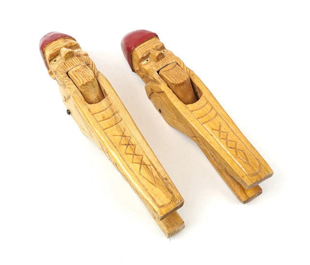 Nutcrackers, 2 pcs, wooden.