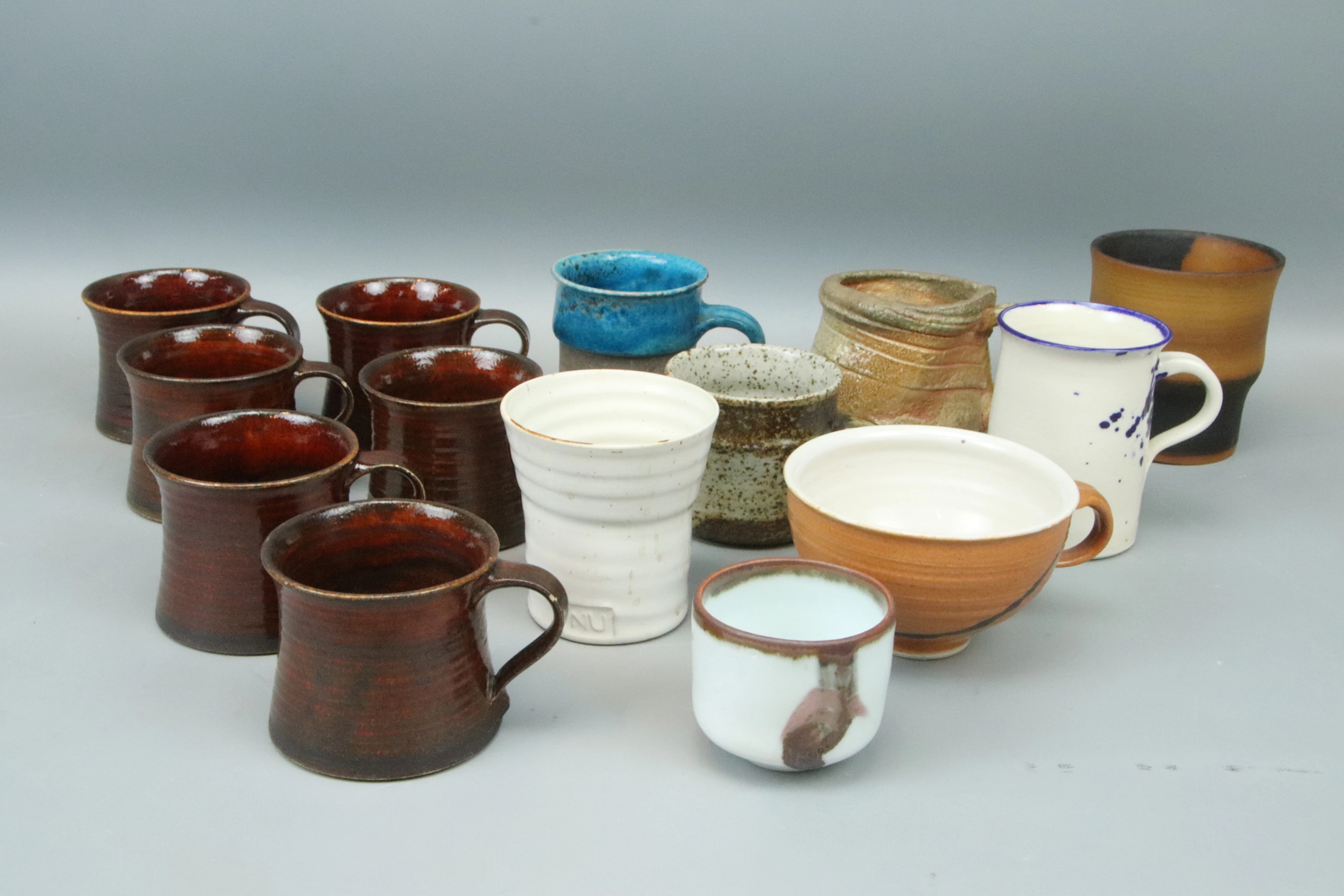 Tasses, 14 pièces, céramique, partiellement signées.
