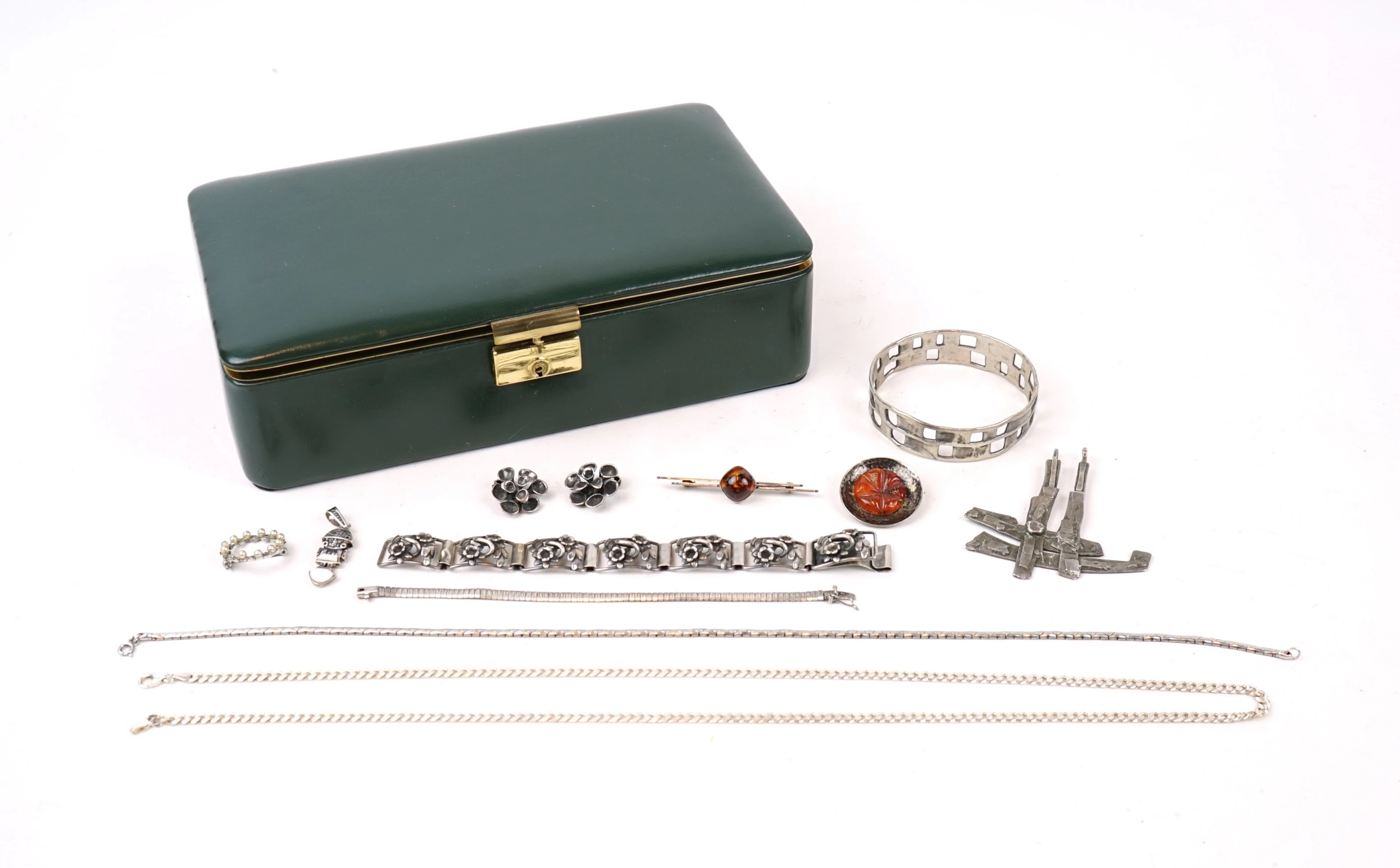 Collane, spille, ecc., un lotto, argento 835-925.