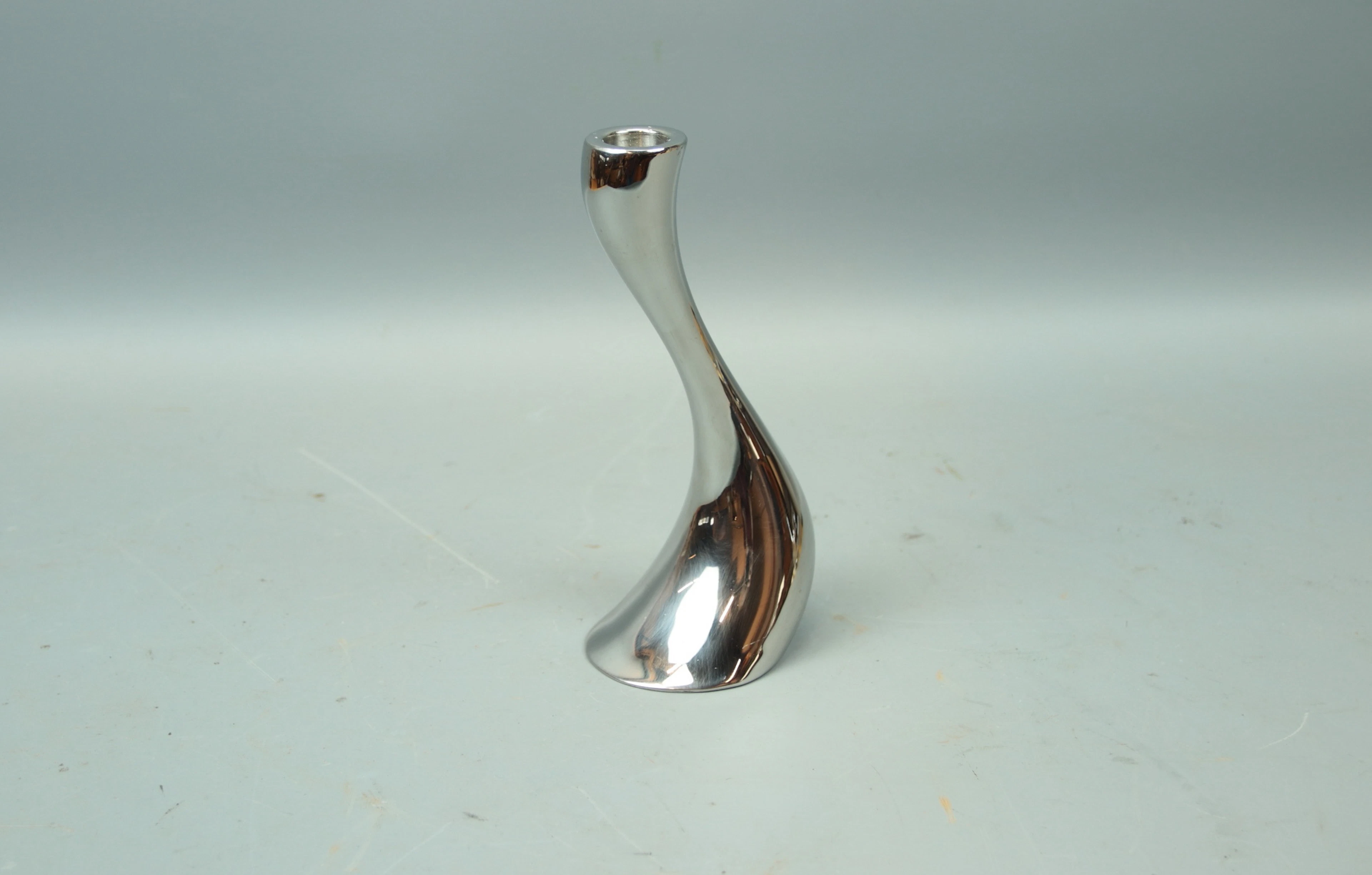 Georg Jensen, un candelabro "Cobra", Dinamarca.