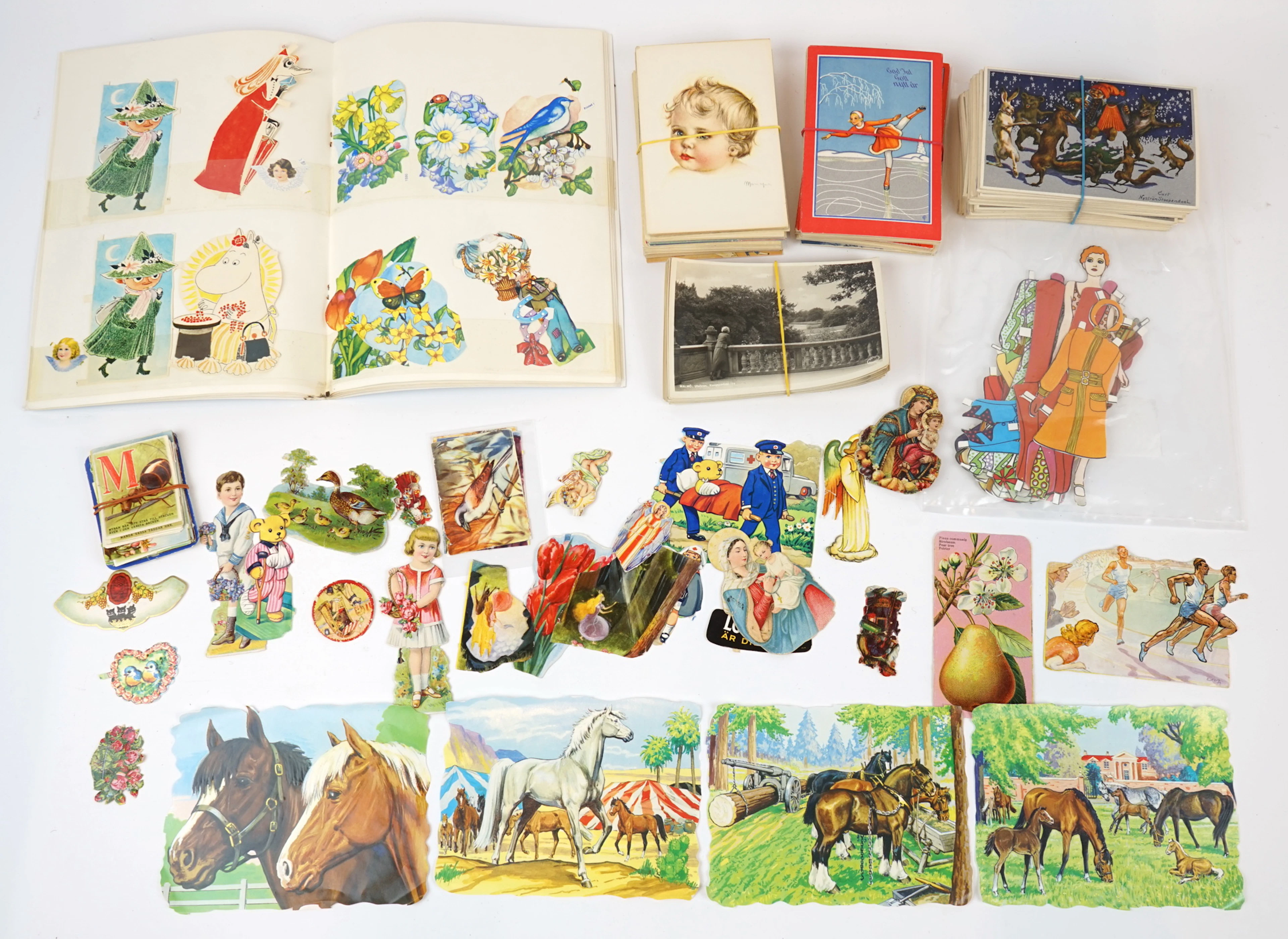 Marque-pages, cartes postales, etc., un lot.